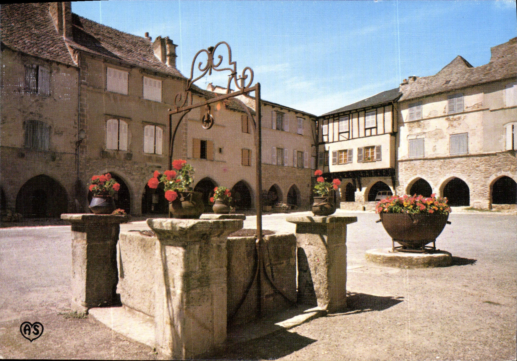 CPM Sauveterre de Rouergue Aveyron Place des Arcades