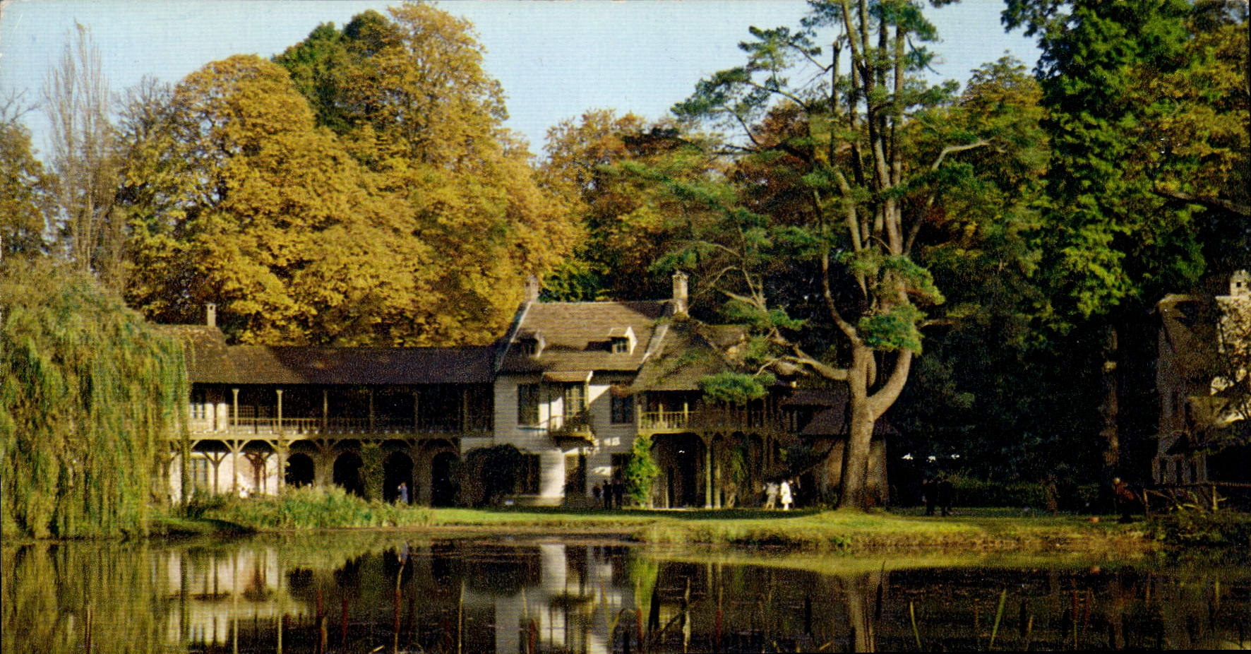 CPM Versailles Hameau de la Reine a Trianon 
