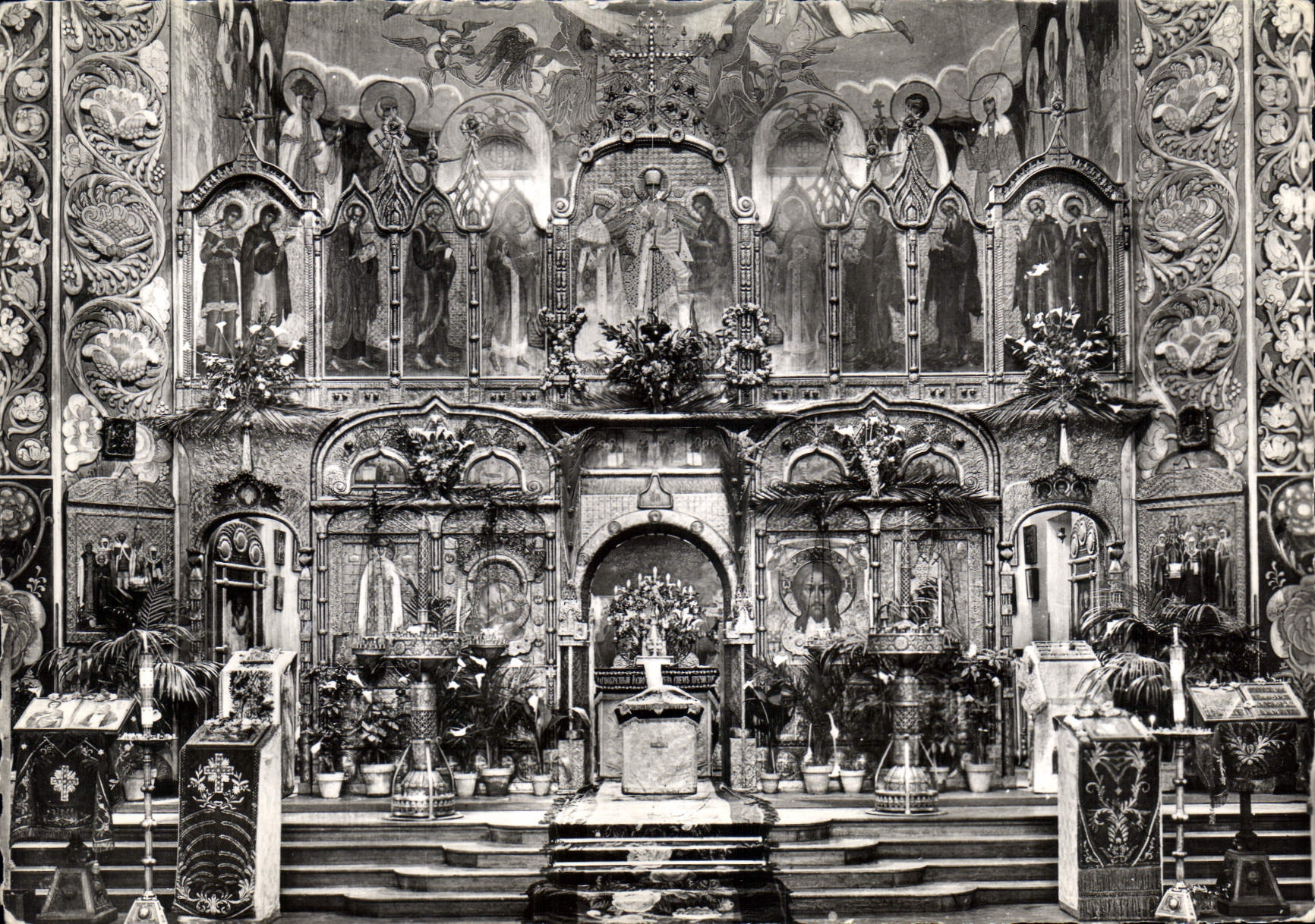 CPM Cathedrale Orthodoxe Russe de Nice Iconostase et Autel decores pour Paques