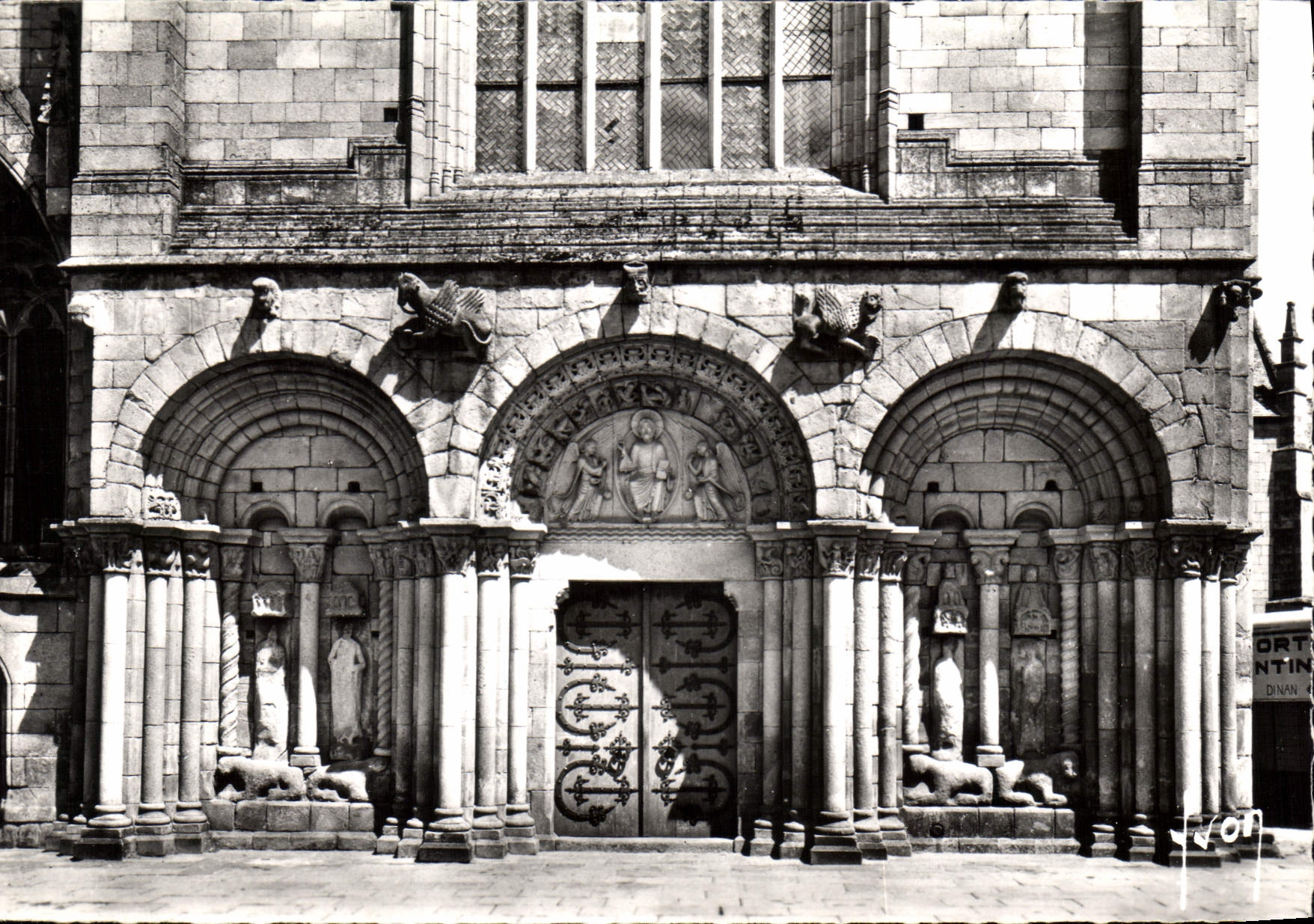 CPM Dinan Cotes du Nord Portail Eglise Saint Sauveur
