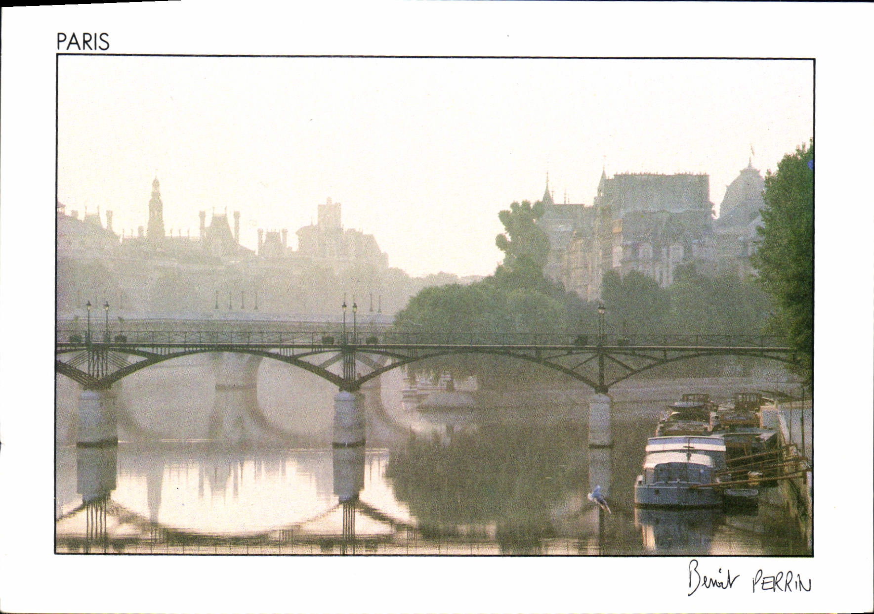 CPM Paris La Seine le Pont des Arts le Pont Neuf 