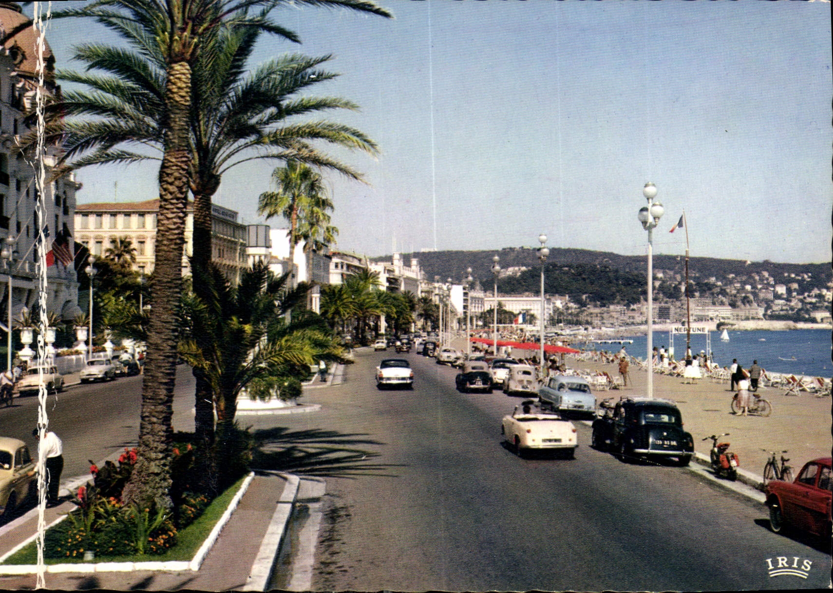 CPM Nice A Mmes La Promenade des Anglais