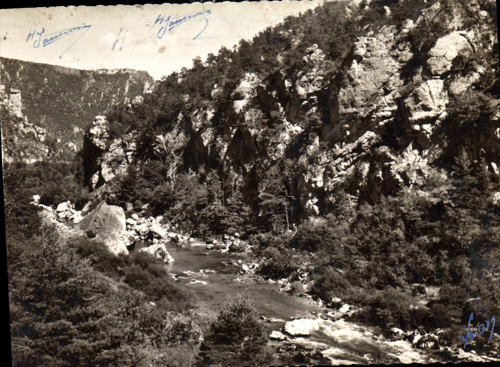 CPM Gorges du Tarn Les Vignes Lozere Le pas de Souci vu du belvedere