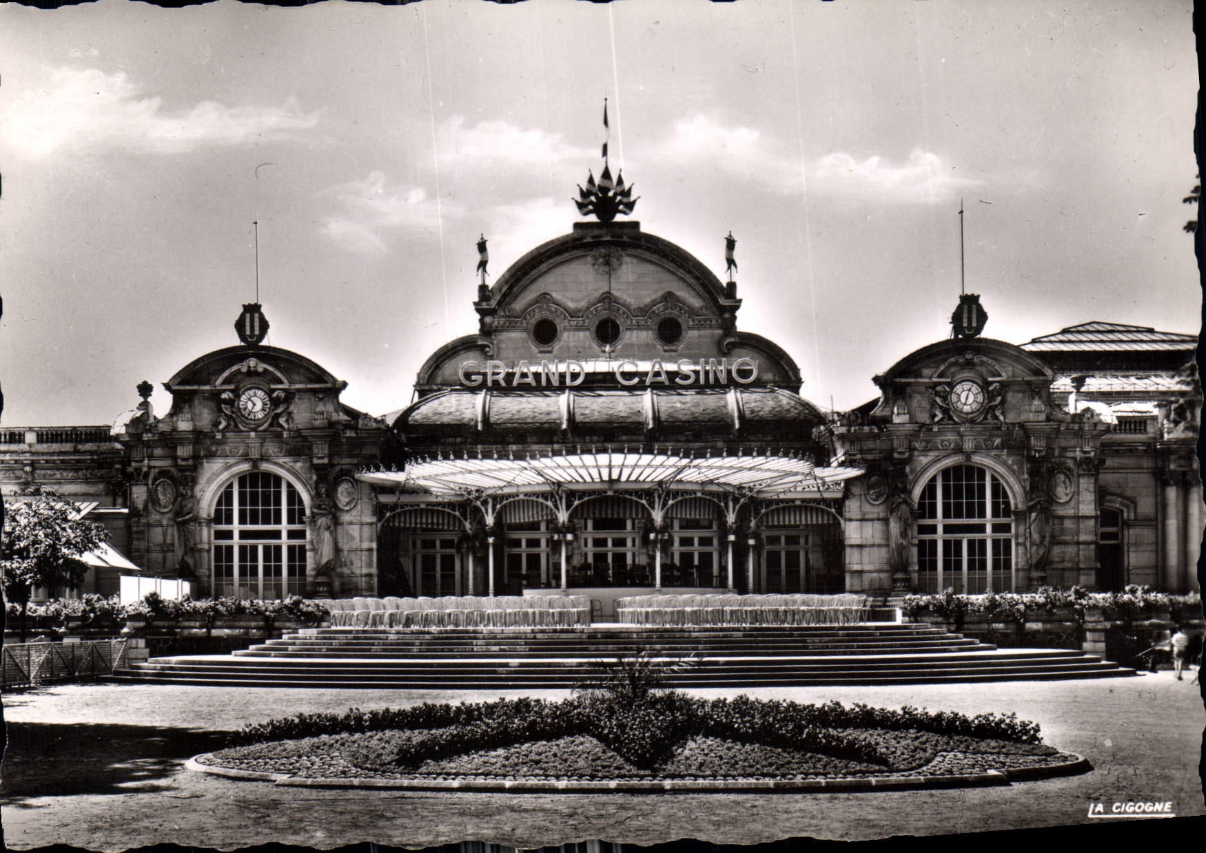 CPM Vichy Allier Reine des Villes d'Eaux Le Grand Casino 