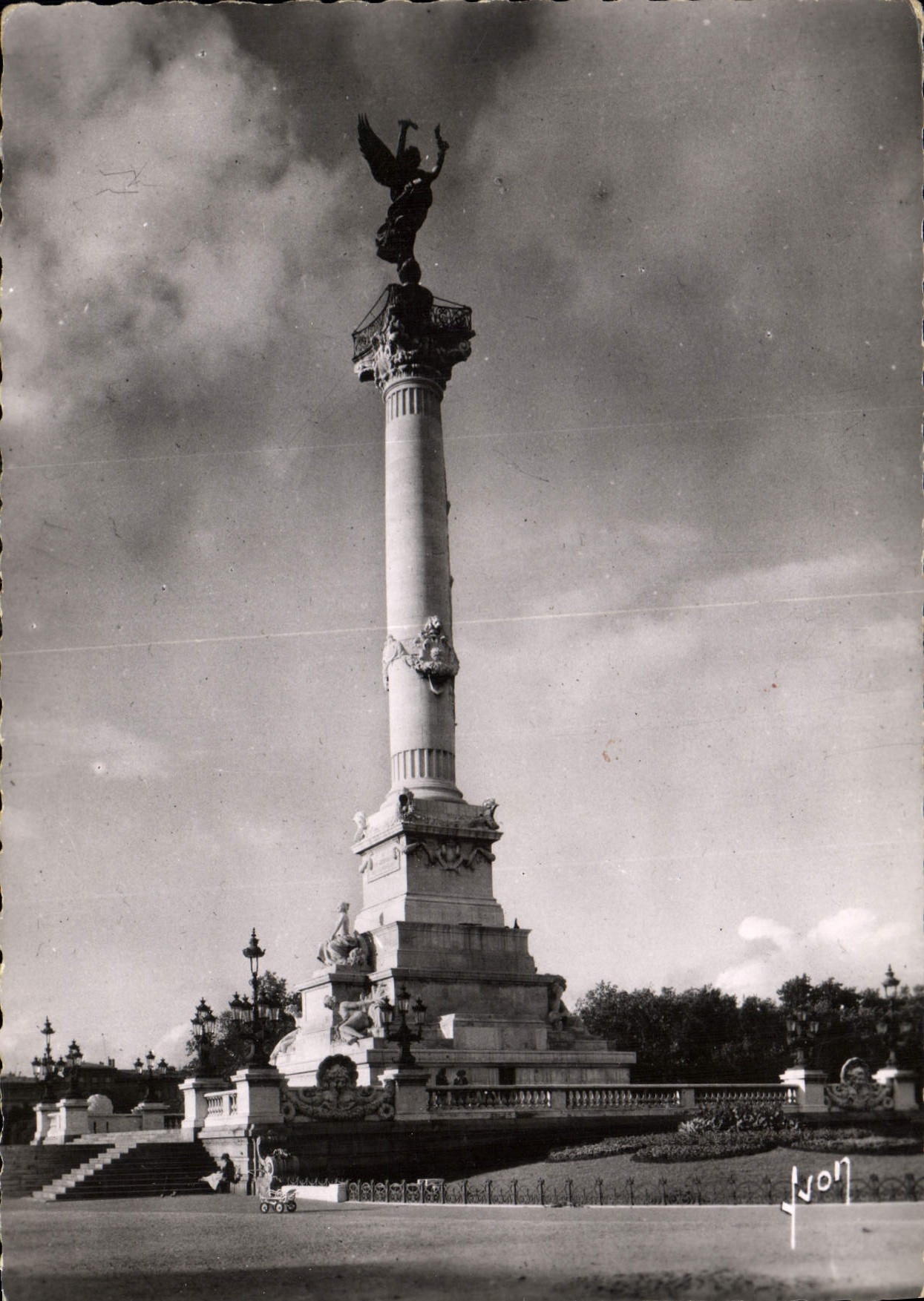 CPM Bordeaux Gironde Monument des Girondins 