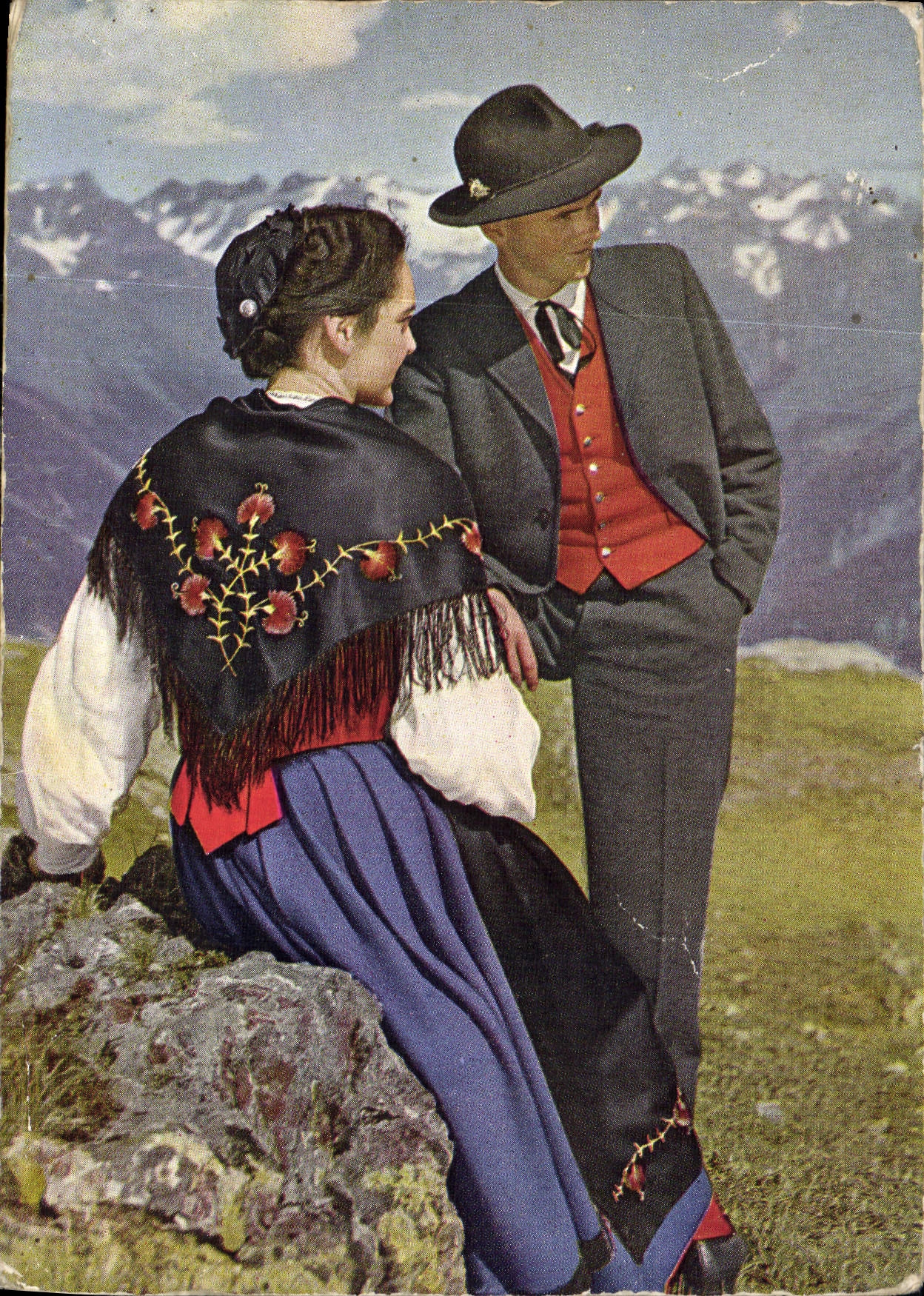 CPM Costumes Suisses Folklore