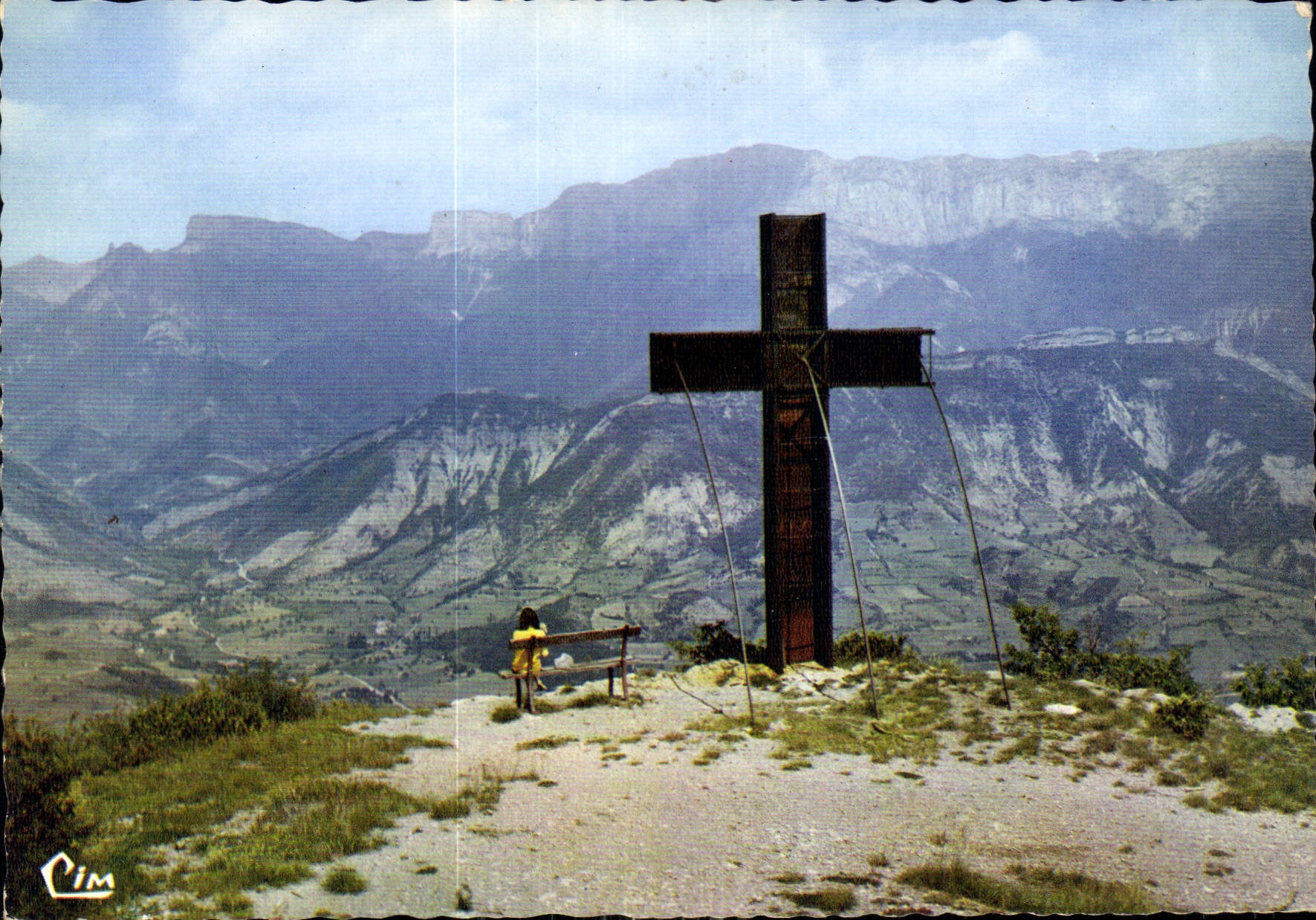 CPM Die Drome la croix de Justice au fond le Glandasse et le Col de Rousset