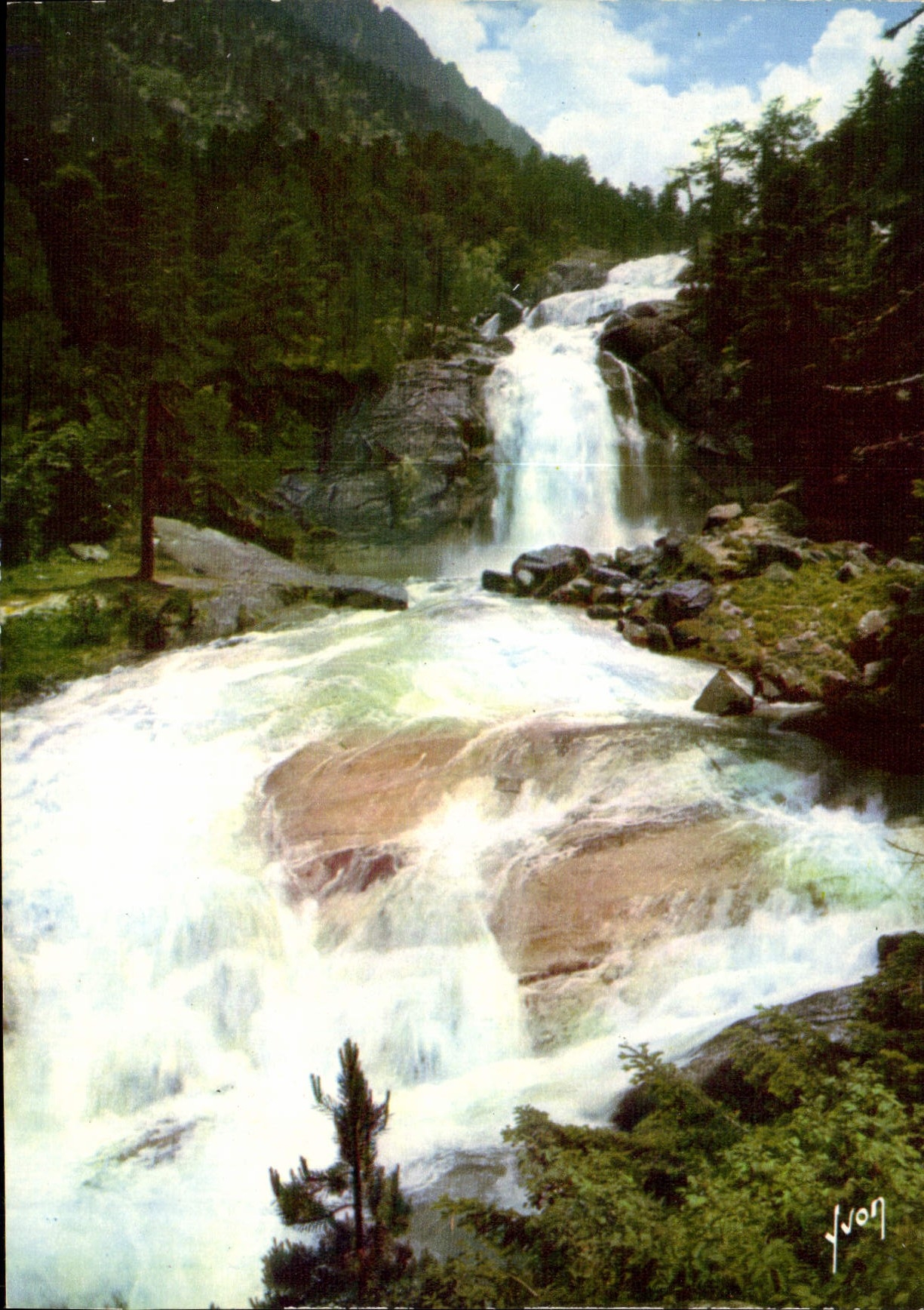 CPM Les Pyrenees Cauterets Hautes Pyrenees la cascade du Pont d'Espagne 