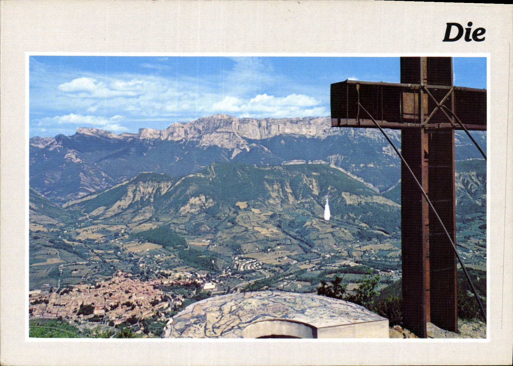 CPM Die Drome vue generale de Die prise de la Croix de Justin et table d'orientation Vallee de la dr