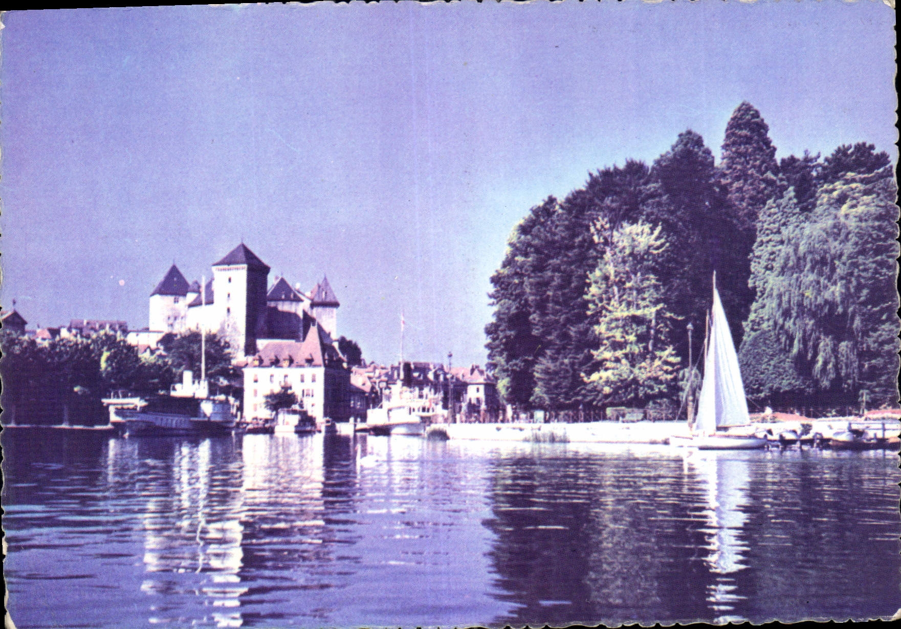 CPM Annecy le Port et le Chateau 