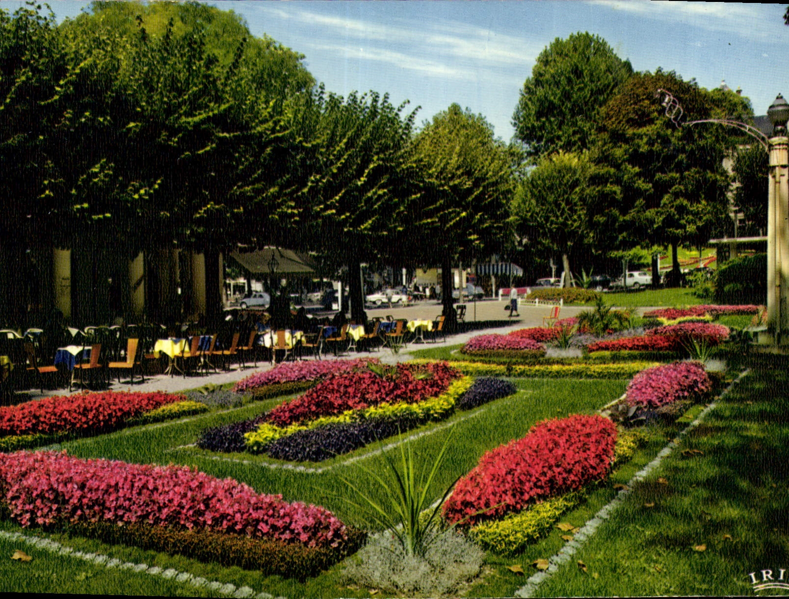 CPM Aix les Bains Parc des Thermes la Rotonde et son tapis Fleuri