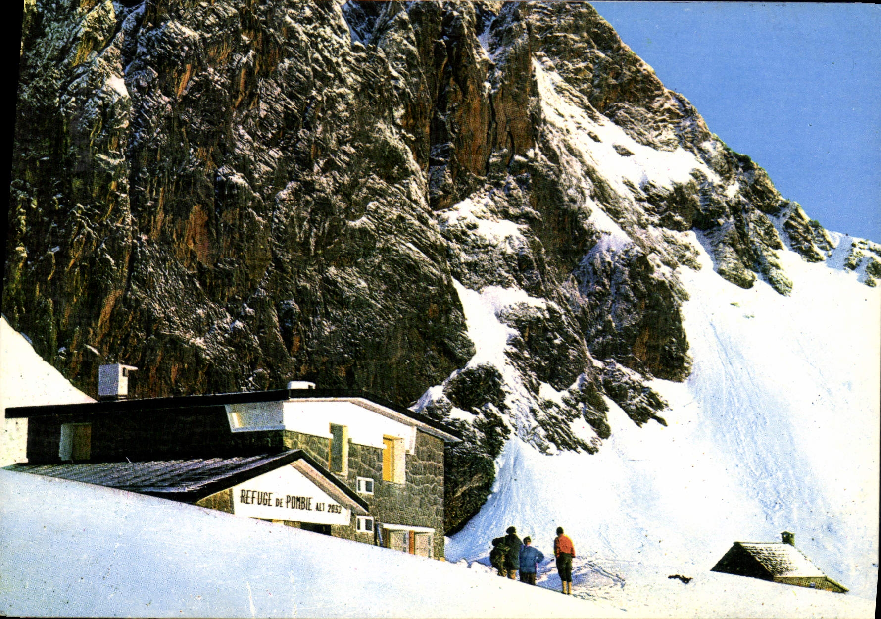 CPM Pic du Midi d'Ossau le refuge de pombie devant la muraille de Pombie 