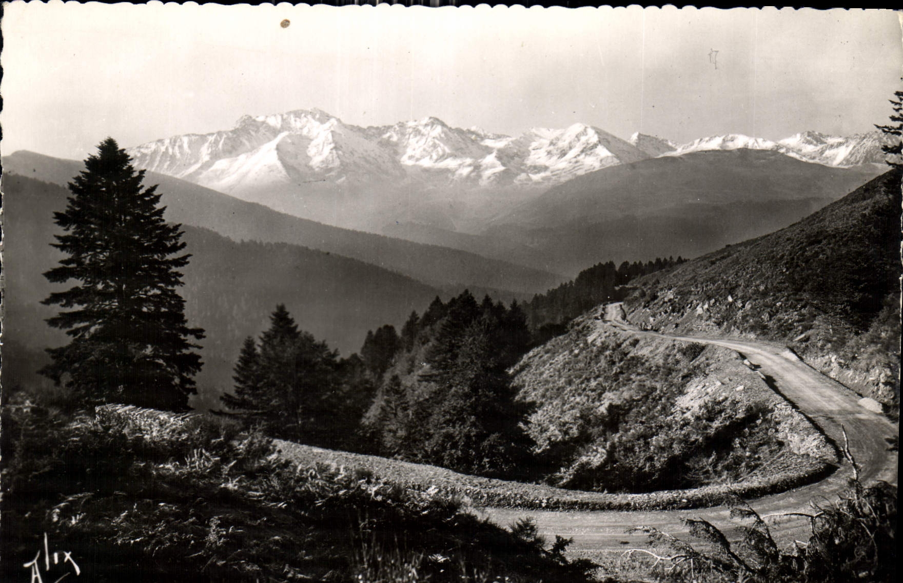 CPM Les Pyrenees la Route des Cols Pyreneens Sous les Cimes neigeuses la route du Col d'Aspin serpen