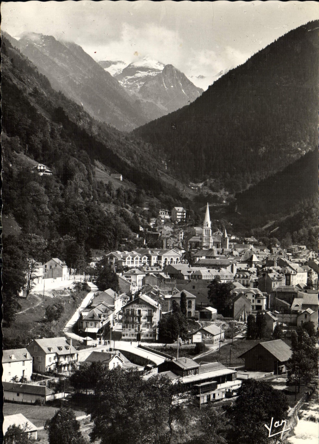 CPM Cauterets vue prise du Mamelon Vert 
