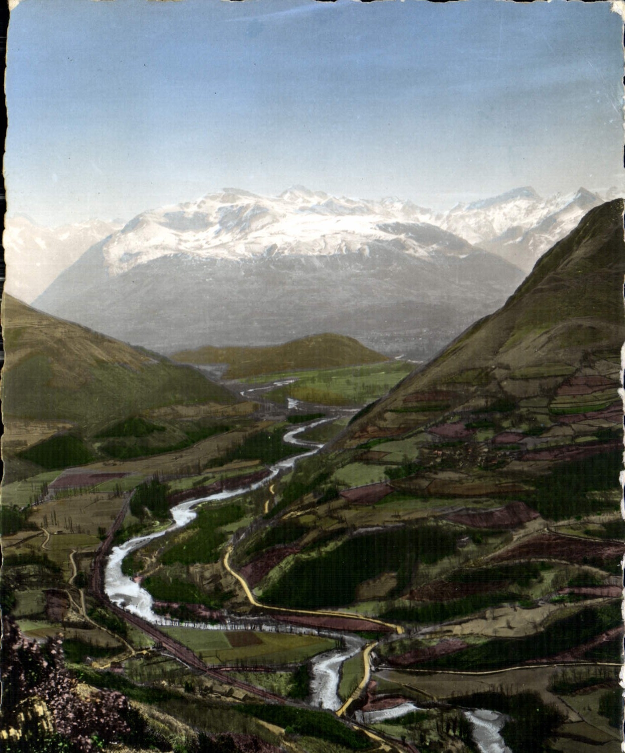 CPM Les Pyrenees Environs de Lourdes la vallee d'Argeles vue du Pic du Jer 