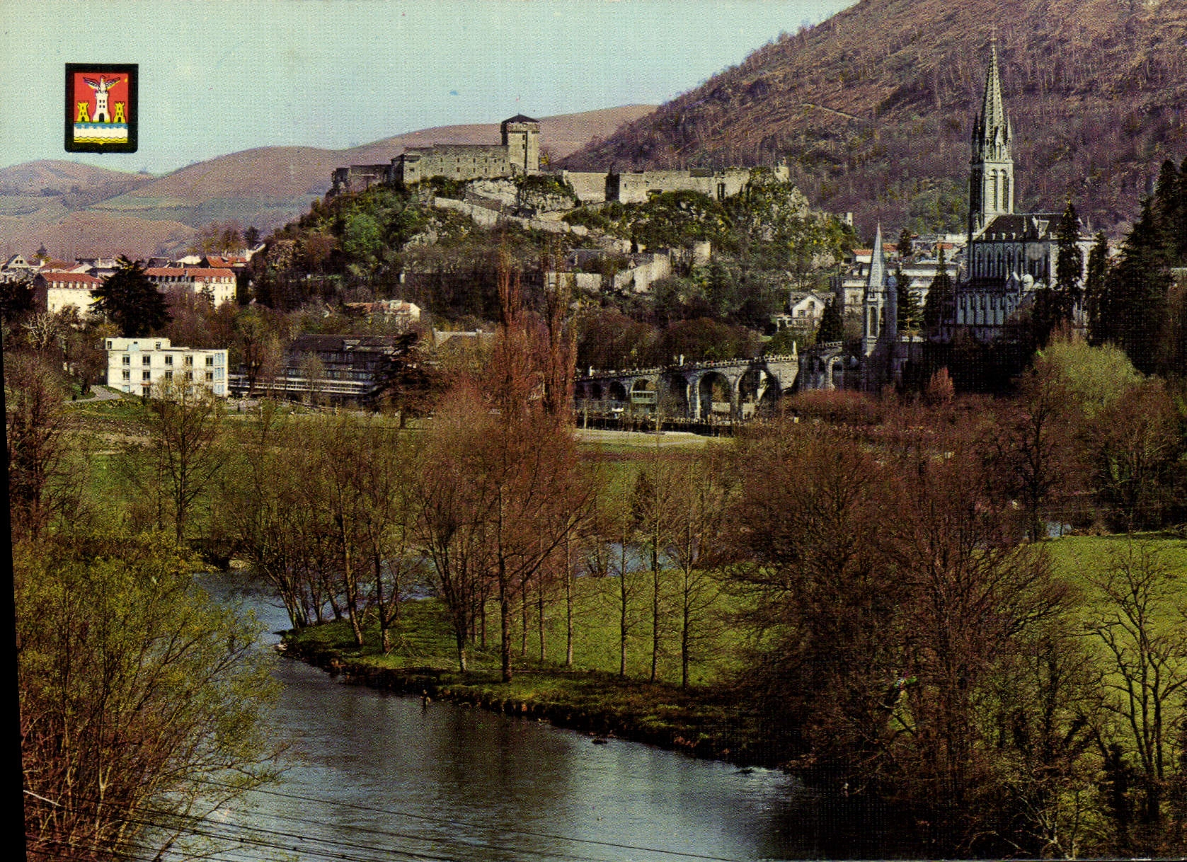 CPM Lourdes la Basilique et le Chateau fort 