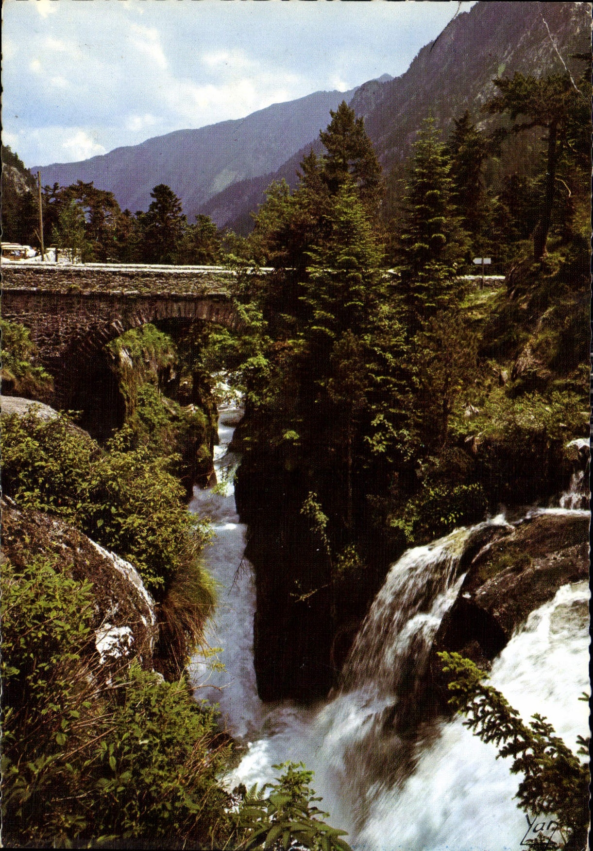 CPM Nos Belles Pyrenees Cauterets le Pont d'Espagne 