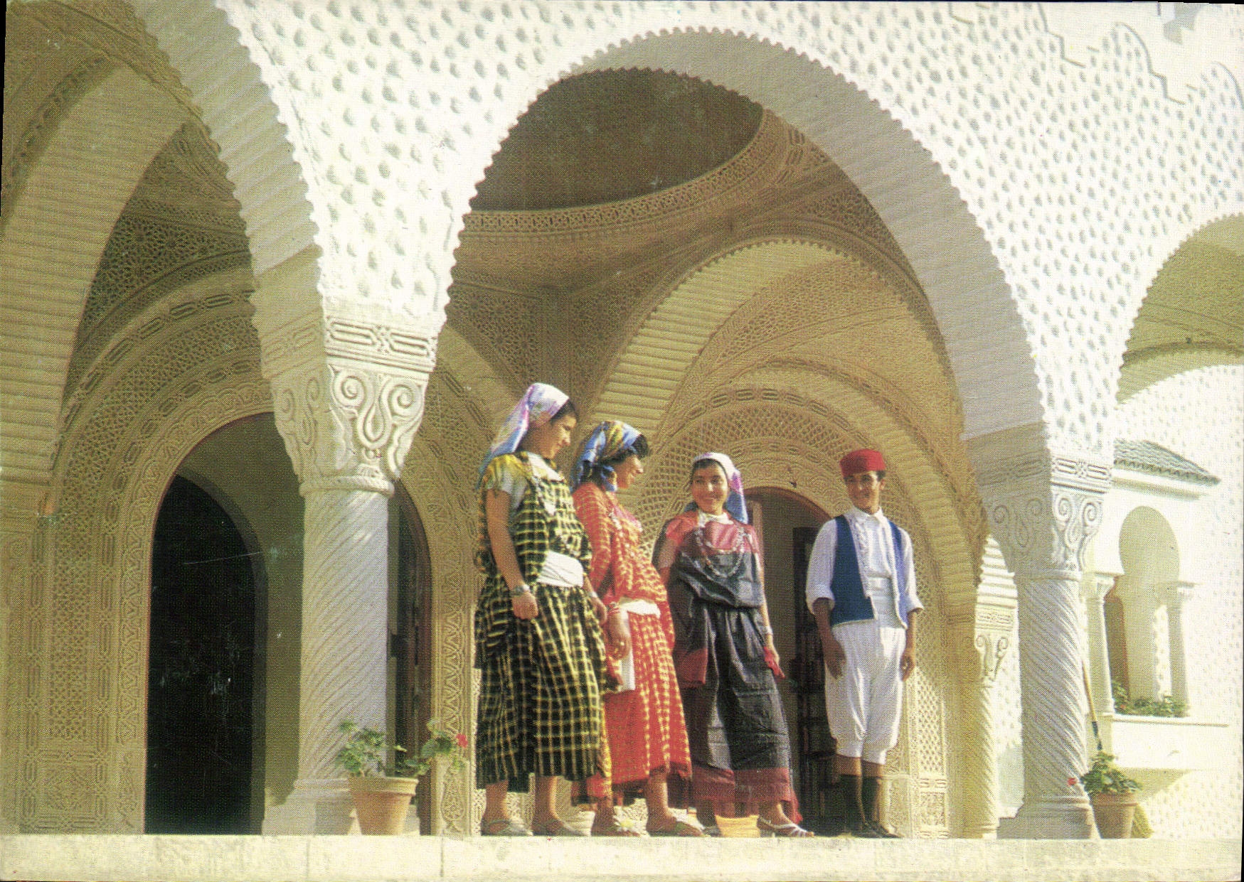 CPM Entree Hotel Tanfous Femmes Folklore Hammamet