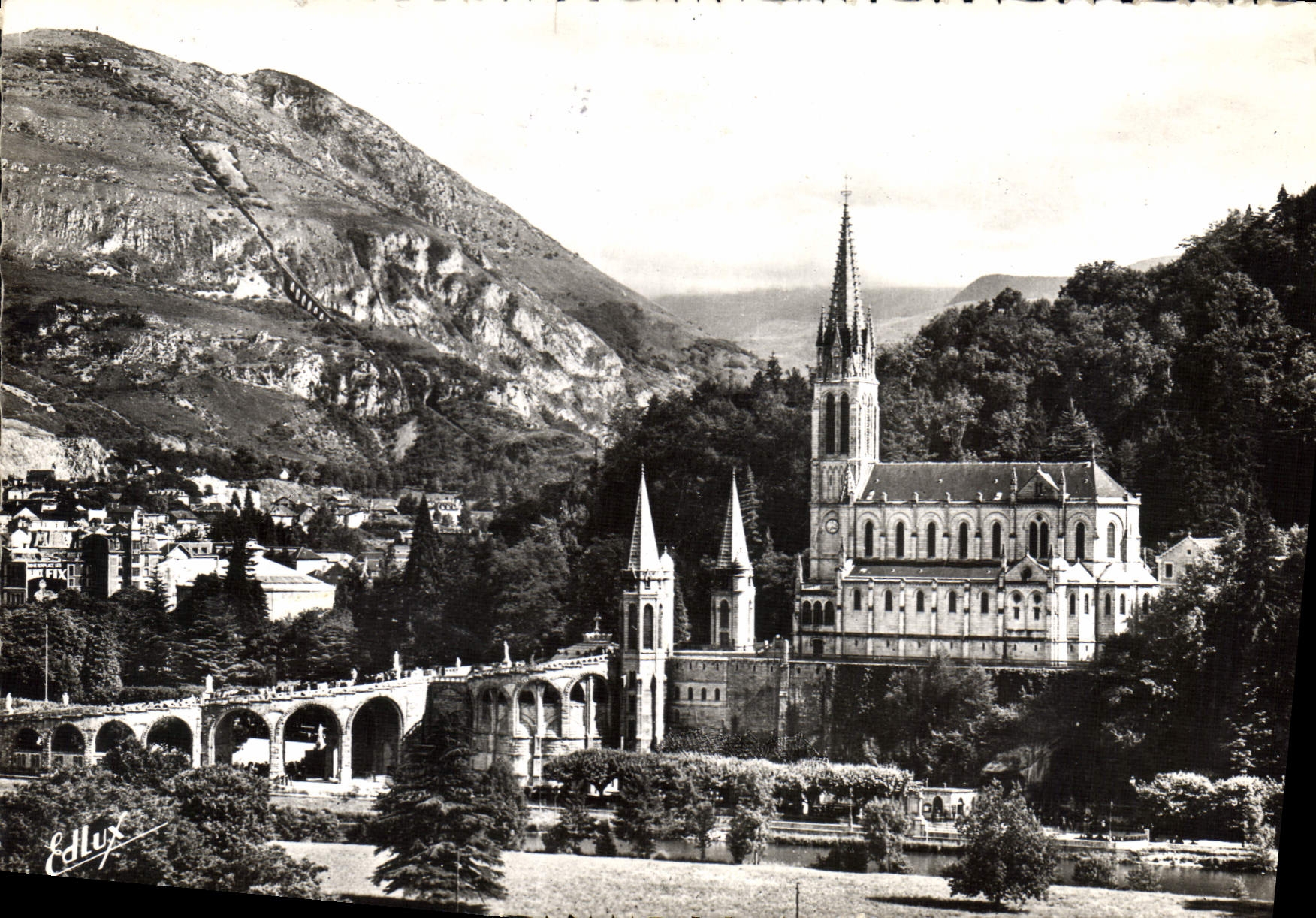 CPM Lourdes la Basilique et le Pic du jer 