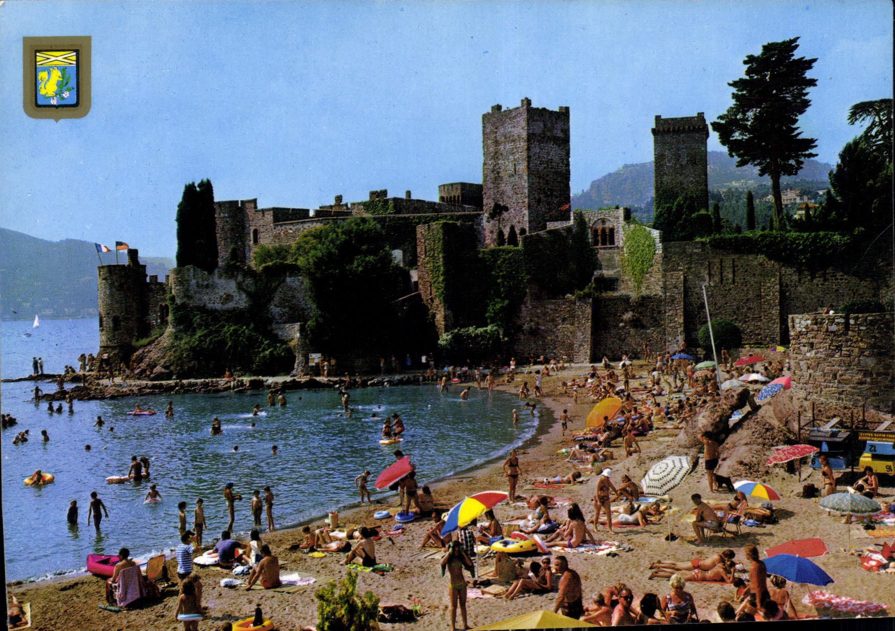 CPM La Napoule le Chateau au 1er Plan la Plage du Port 