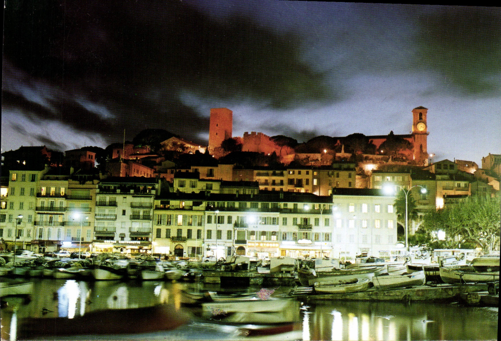 CPM Cannes Alpes Maritimes le vieux port et le Suquet en fin de journee 