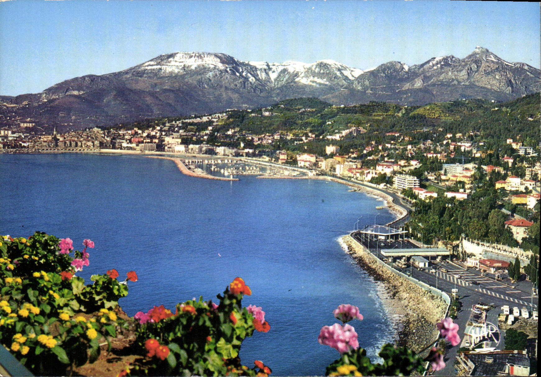 CPM La Cote d'Azur Menton le Perle de France la Frontiere Franco Italienne et la Baie de Garavan 