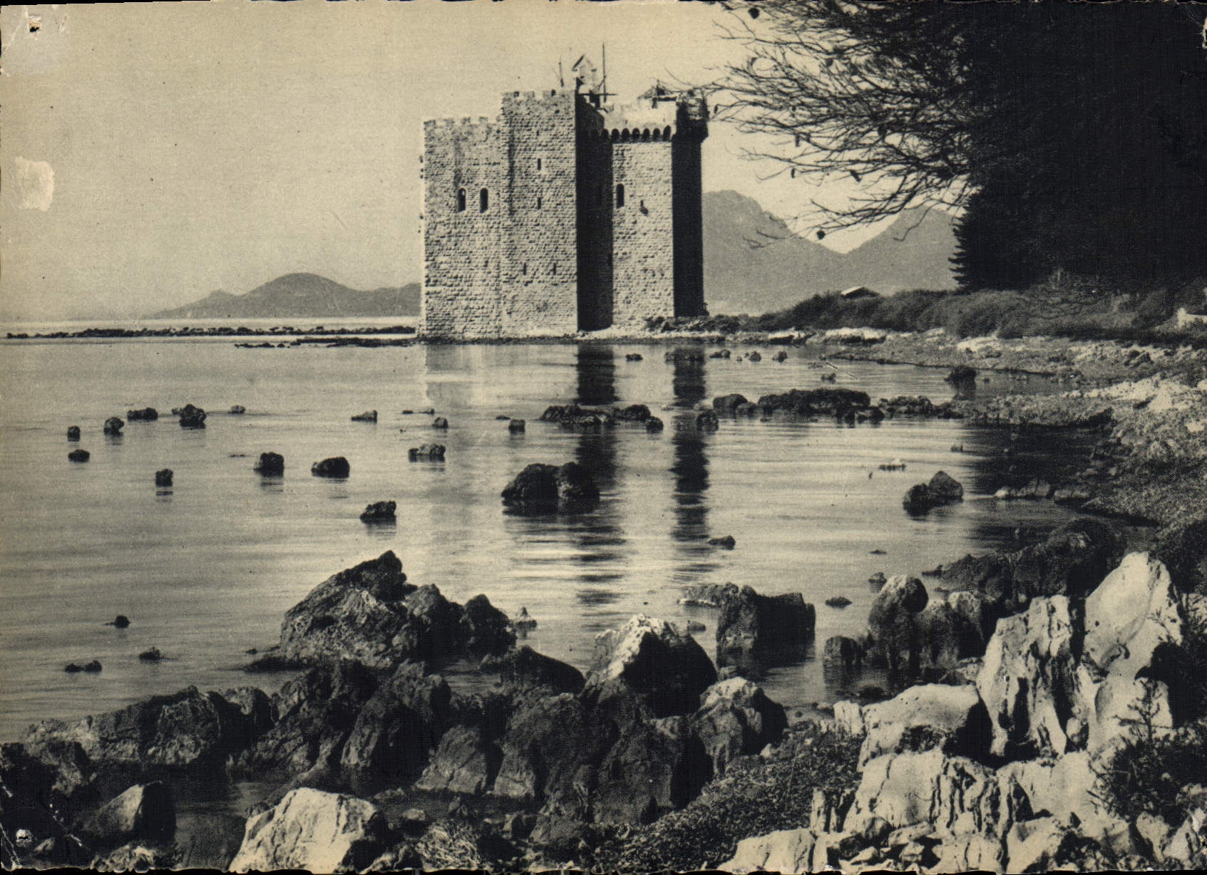 CPM La Cote d'Azur Iles de Lerins Chateau Saint Honorat 