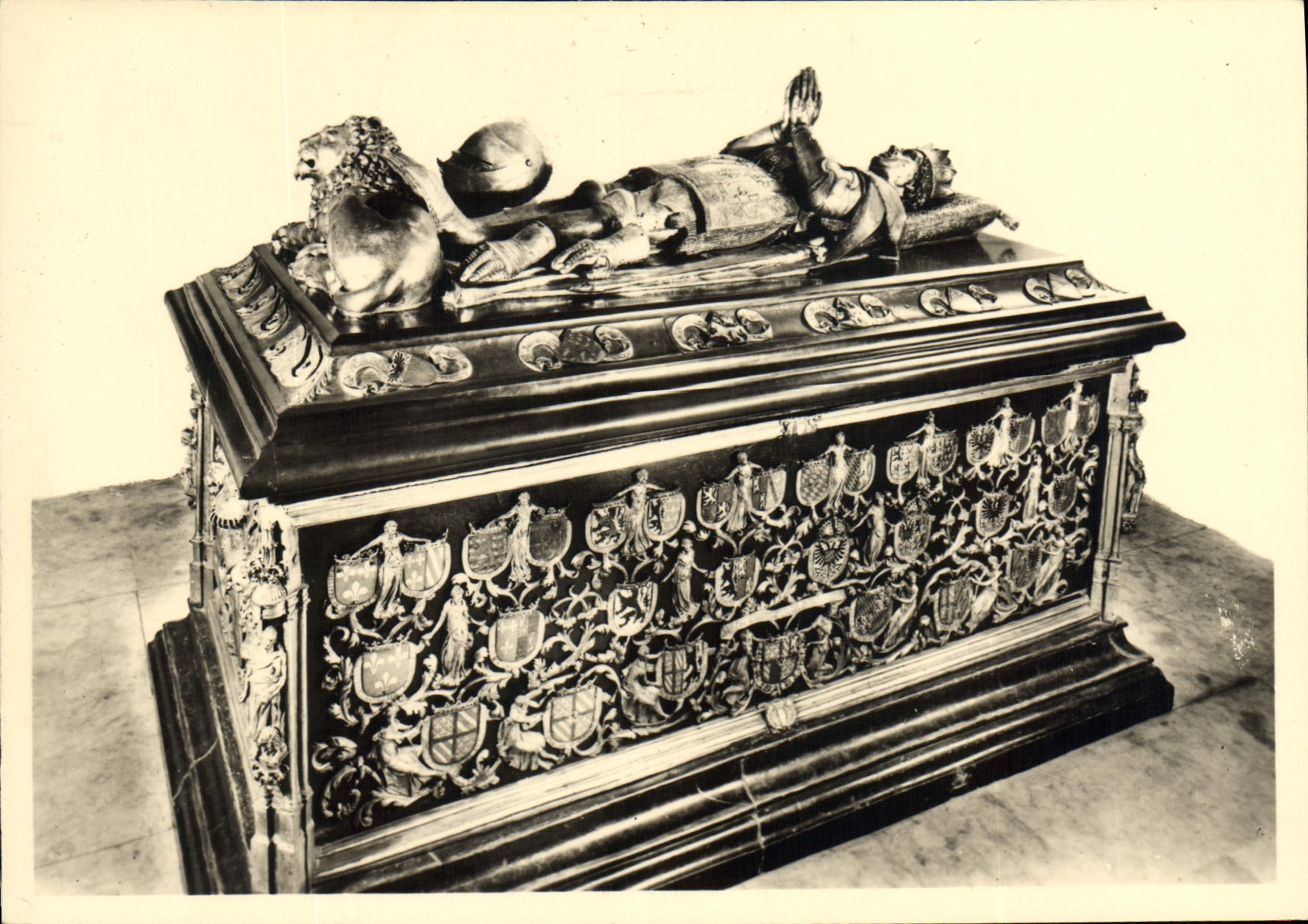 CPM Brugge Eglise Notre Dame Mausolee de Charles le Temeraire 1477