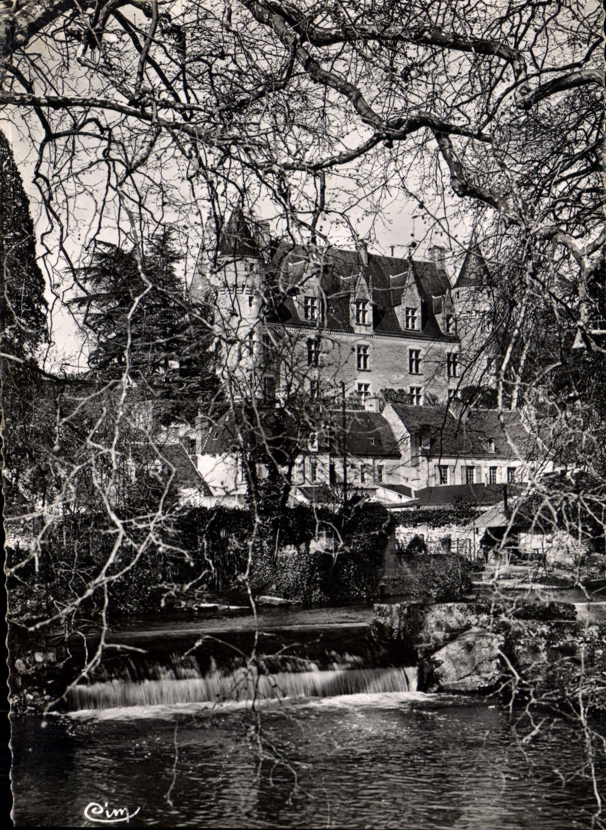 CPM En Touraine Les Chateaux de la Loire Montresor I et L le Chateau et l'Indrois