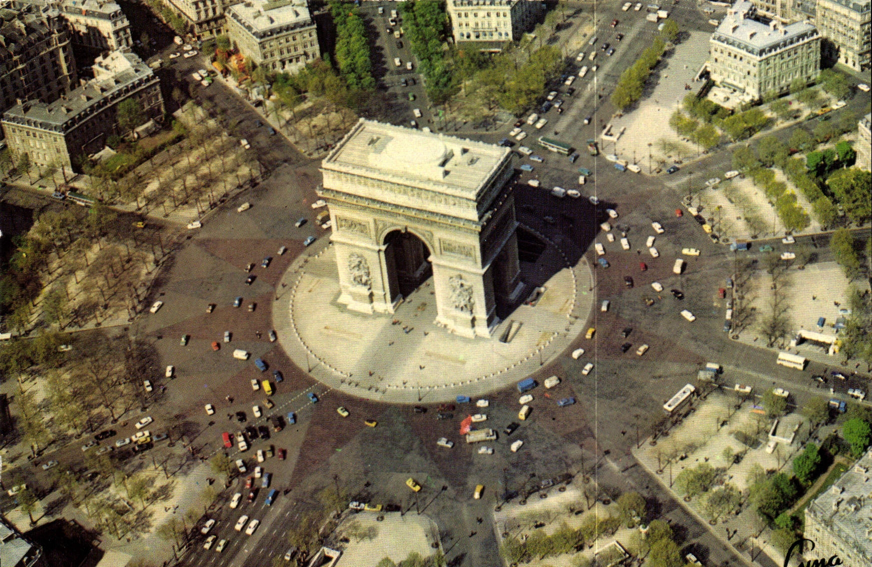 CPM Paris l'Arc de triomphe Place Charles de Gaulle 