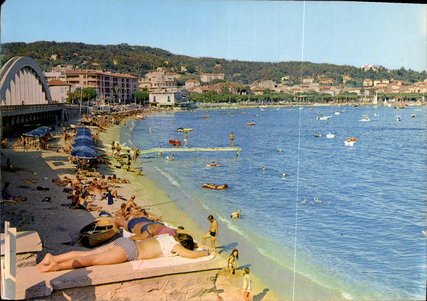 CPM Lumiere et Beaute de la Cote d'Azur Ste Maxime vue generale de la Plage