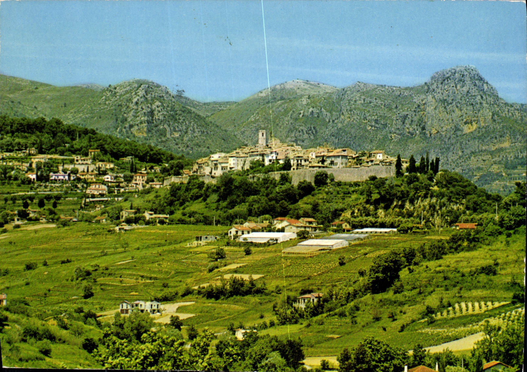 CPM Cote d'Azur Saint Paul de Vence vue sur la ville au fond les Baous