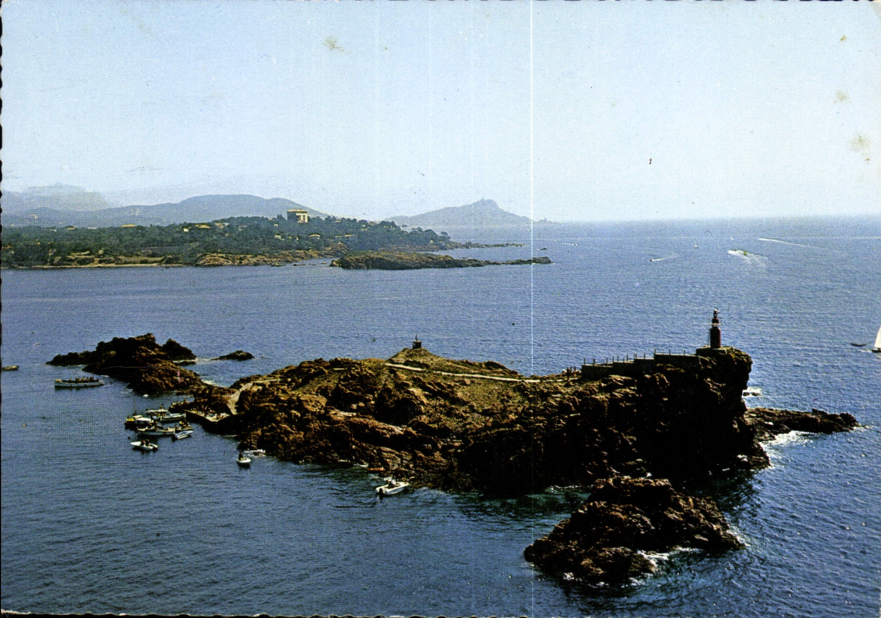 CPM Saint Raphael Var Le Lion de Mer