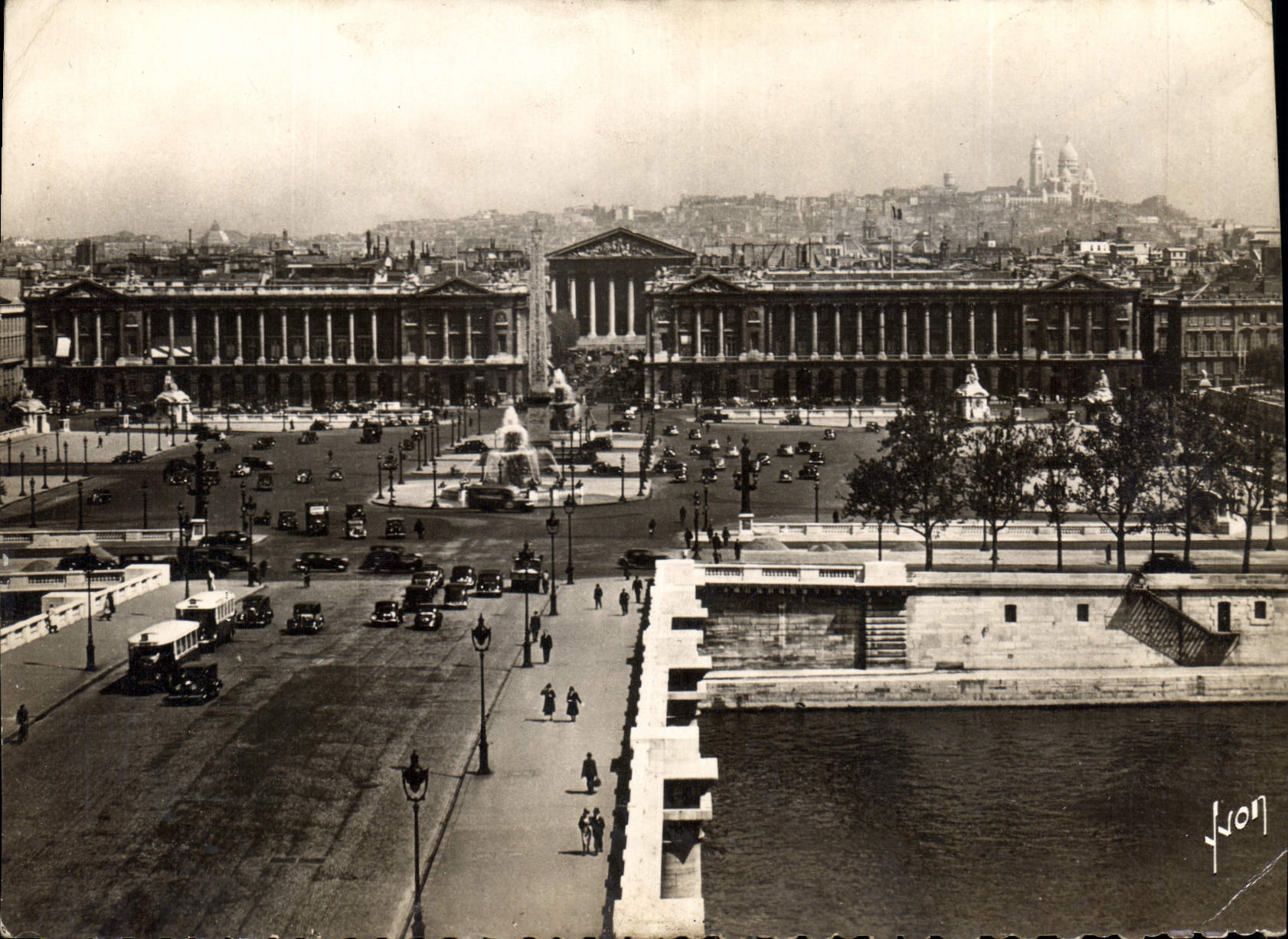 CPM Paris en flanant vue generale de la Place de la Concorde et la Butte Montmartre 