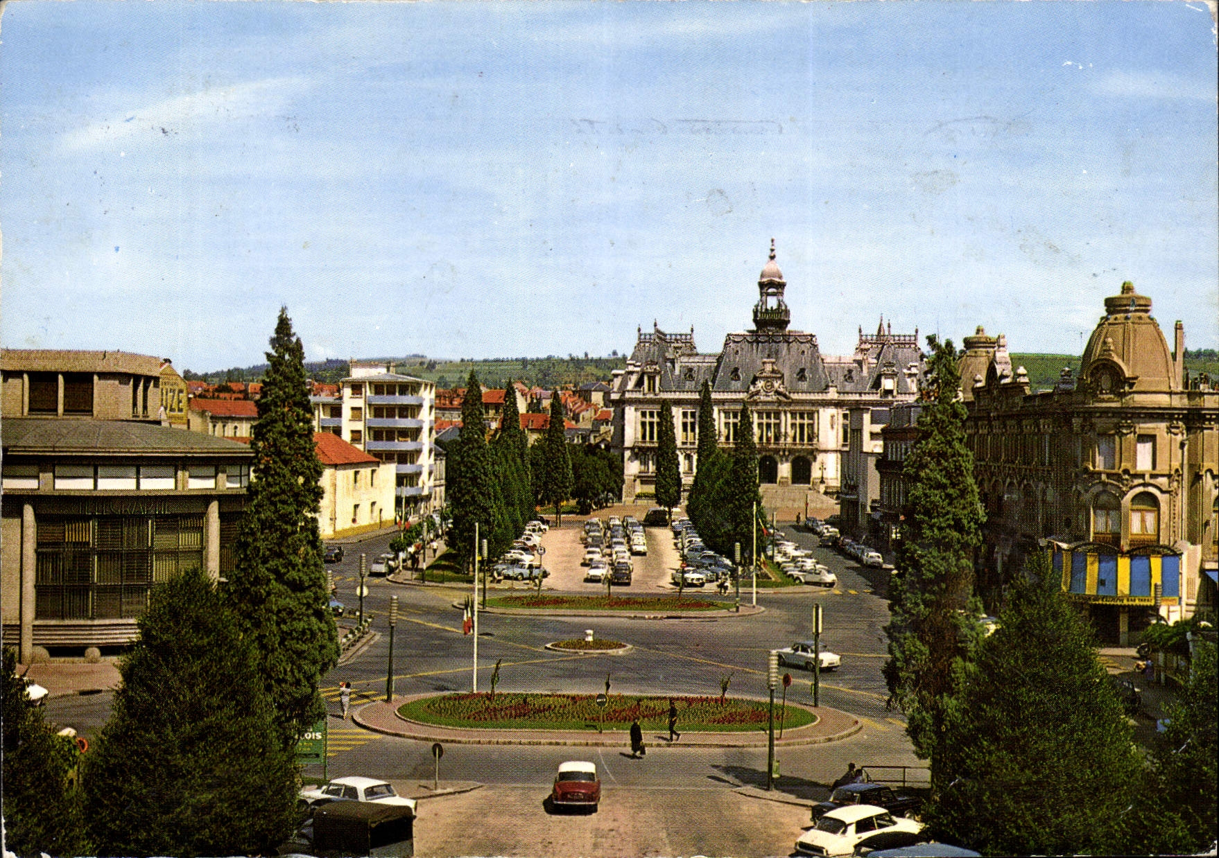 CPM Vichy Place de l'Hotel de Ville 