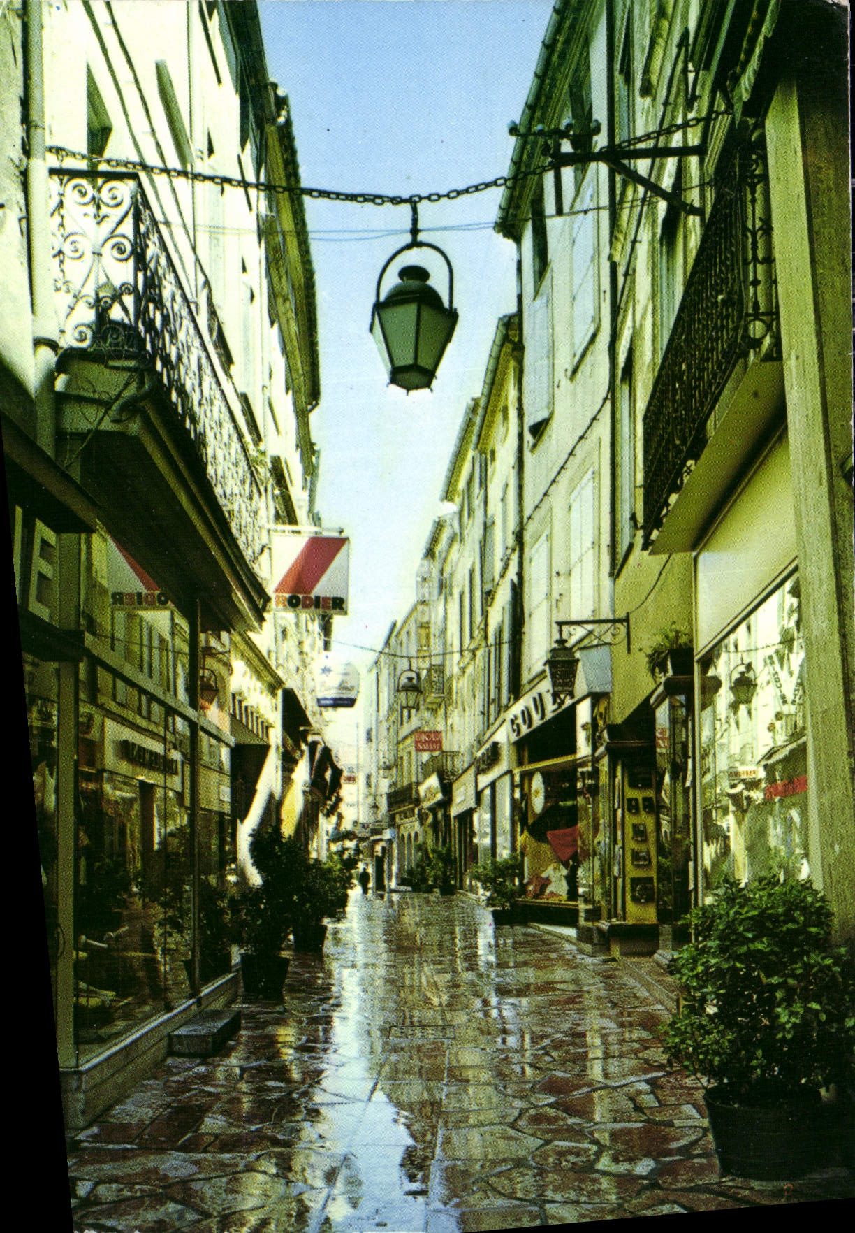 CPM Narbonne Narbo Mareius Rue du Pont des Marchands Batie sur un Pont Romain sur lequel passait la