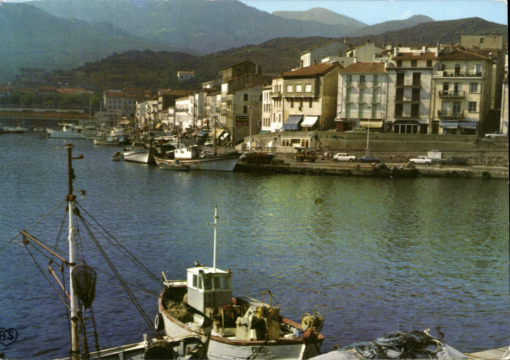 CPM En Parcourant la Cote Vermeille Port Vendres P O le Port Bateaux de peche