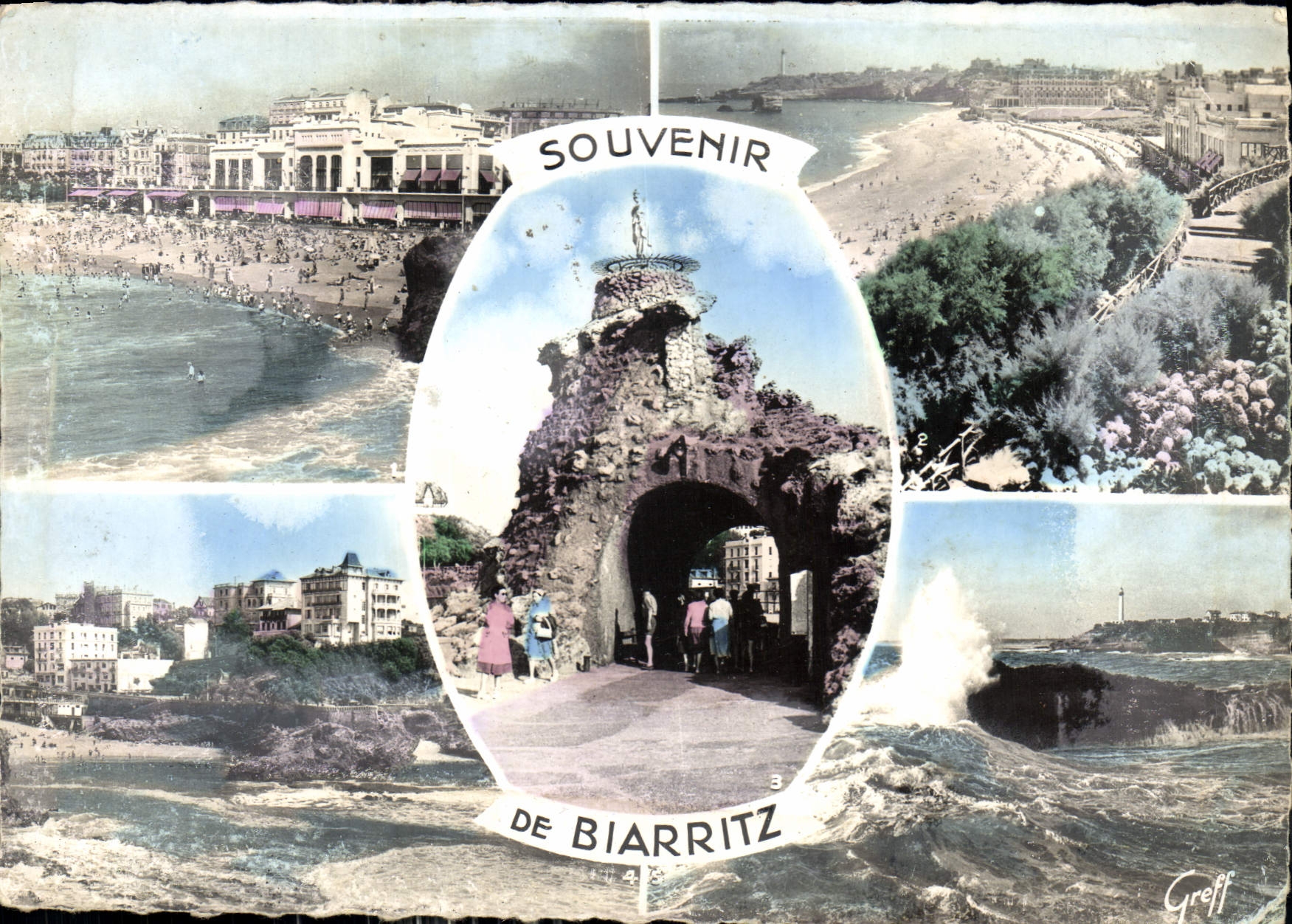 CPM Biarritz Basses Pyrenees la Plage et le Casino vue genetale de la Plage le Rocher de la Vierge P