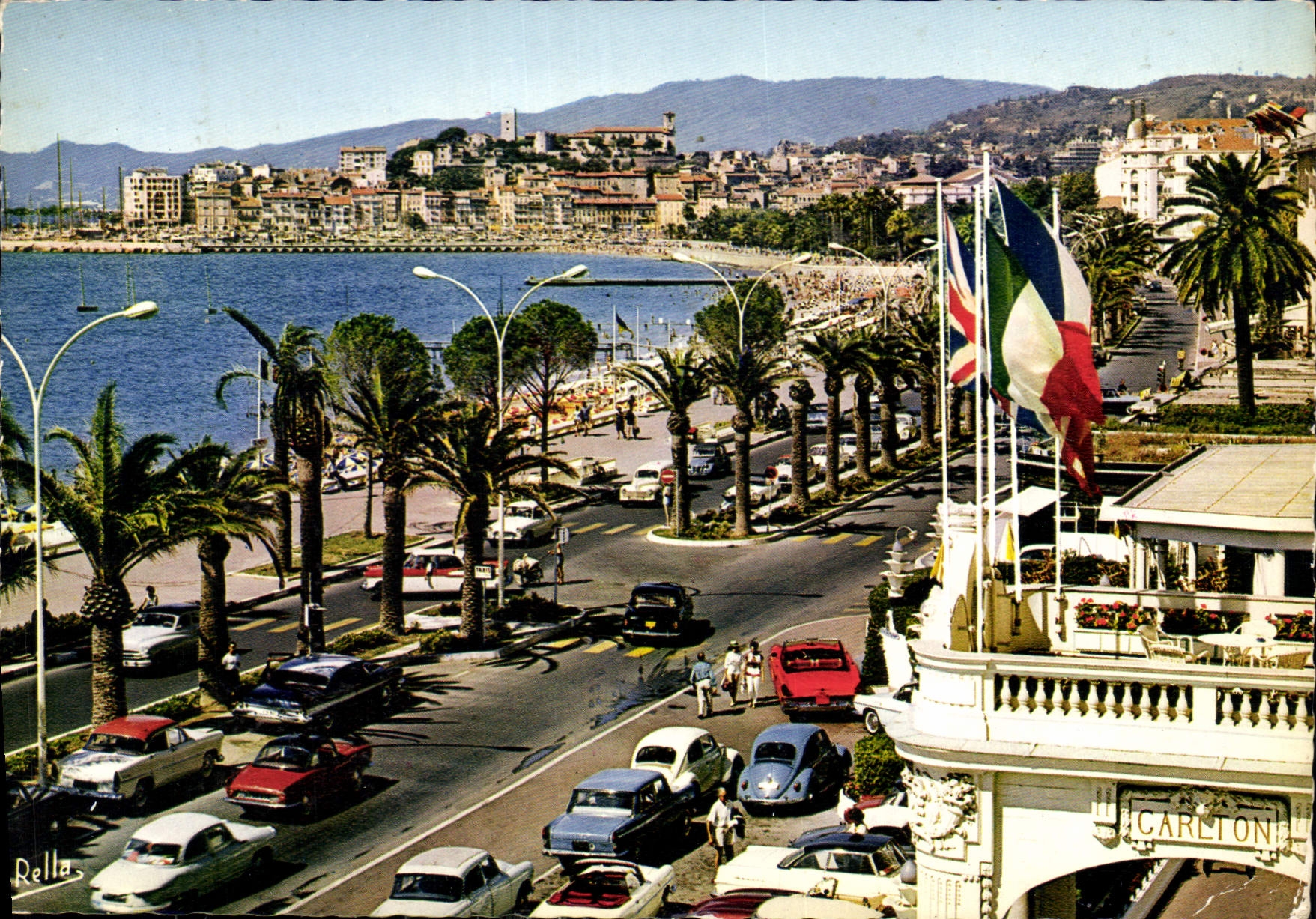 CPM La Cote d'Azur Cannes A M la Croisette et le Suquet vus du Carlton Hotel Coccinelle