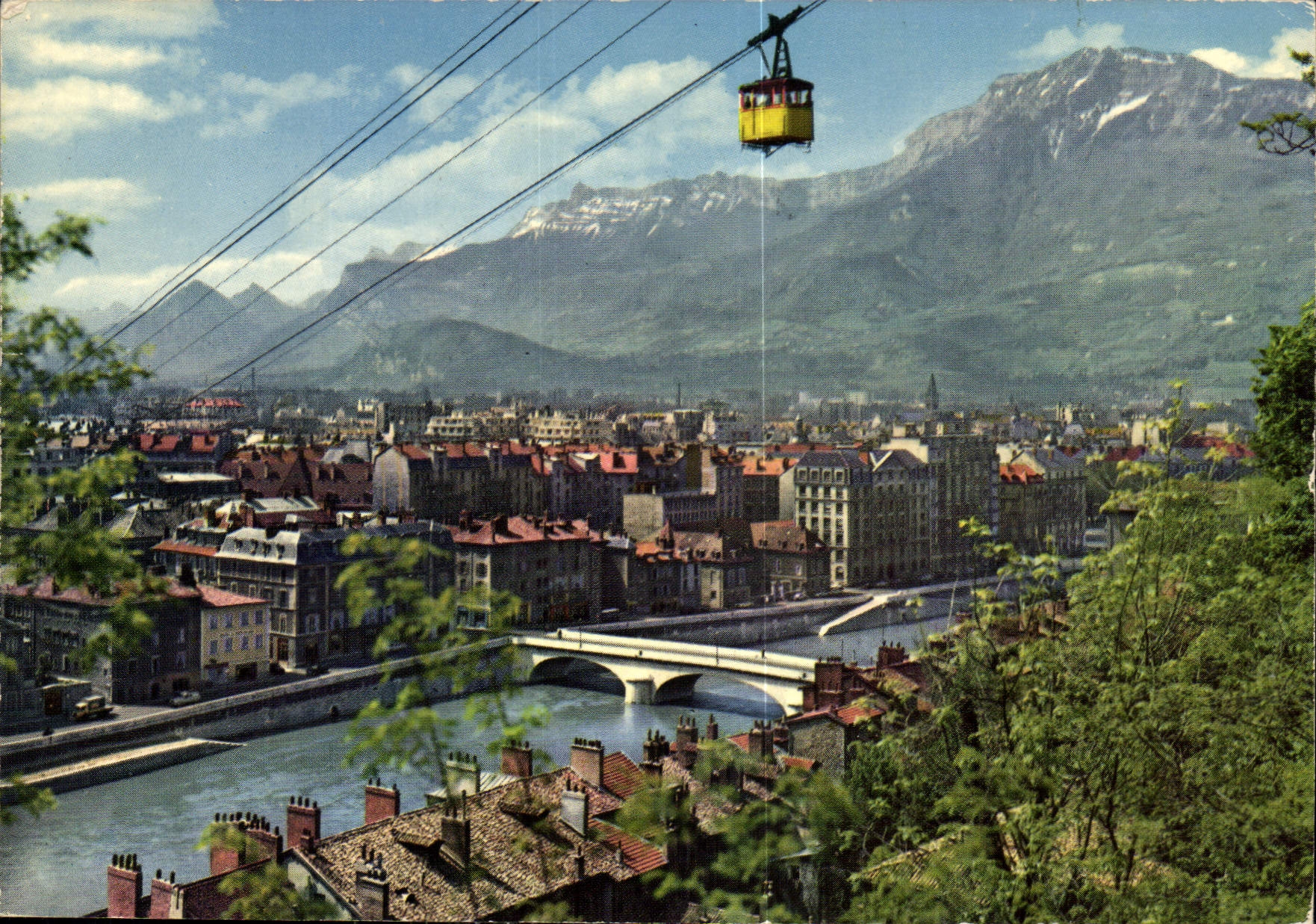 CPM Le Alpes en couleurs naturelles Grenoble Telepherique de la Bastille et le Moucherette 