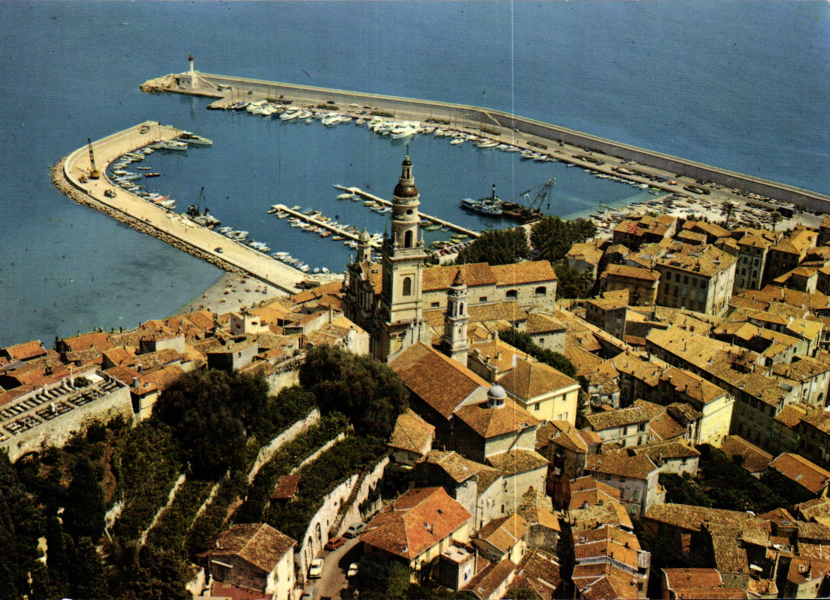 CPM Les Sites Merveilleux de la Cote d'Azur Menton A M Vue generale sur le Vieux Menton et le port