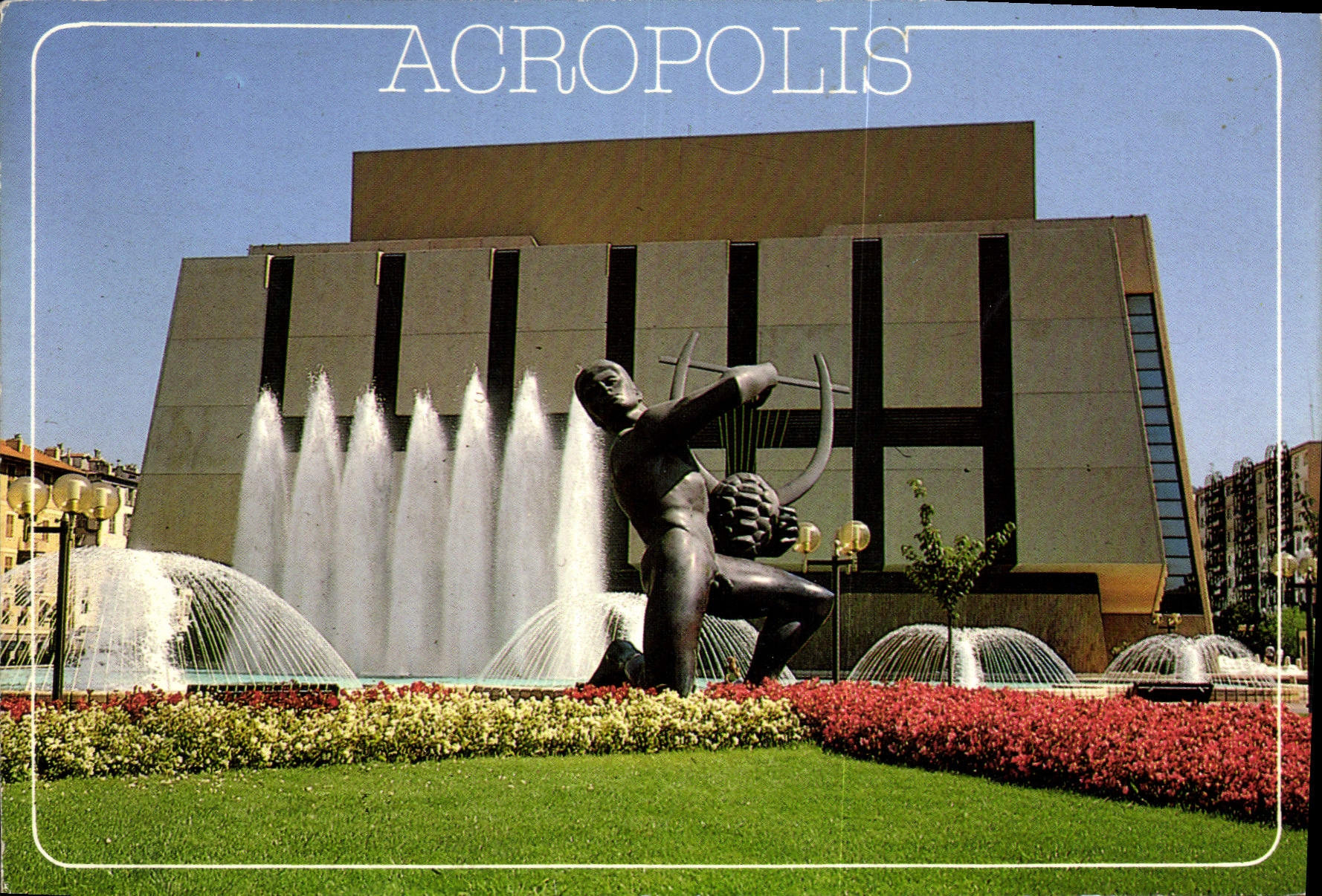CPM La Cote d'Azur Nice le Jardin d'Acropolis au premier plan l'Apollon de Marcel Mayer