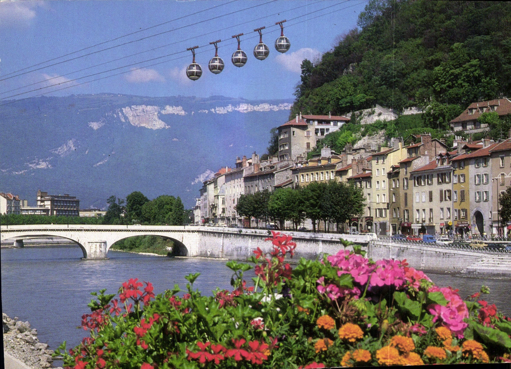 CPM Grenoble Isere les quais de l'Isere Telepheique de la Bastille 