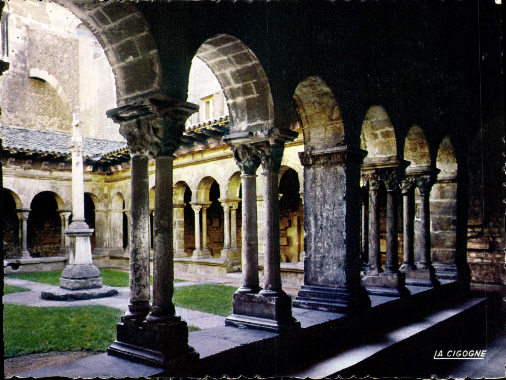 CPM Vienne Isere le cloitre de Saint Andre le Bas