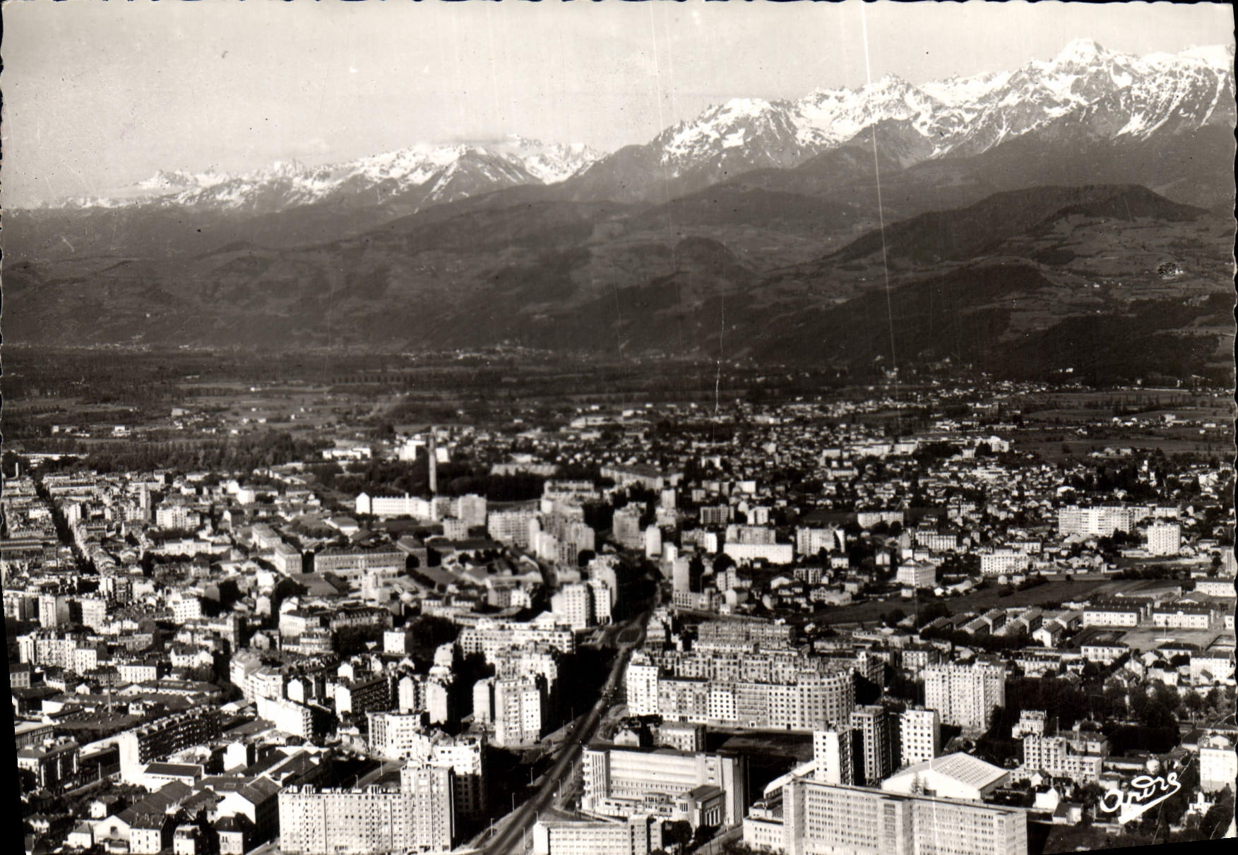 CPM Les Belles Alpes Francaises Grenoble Vue prise par avion sur les nouveaux Boulevards et la chain