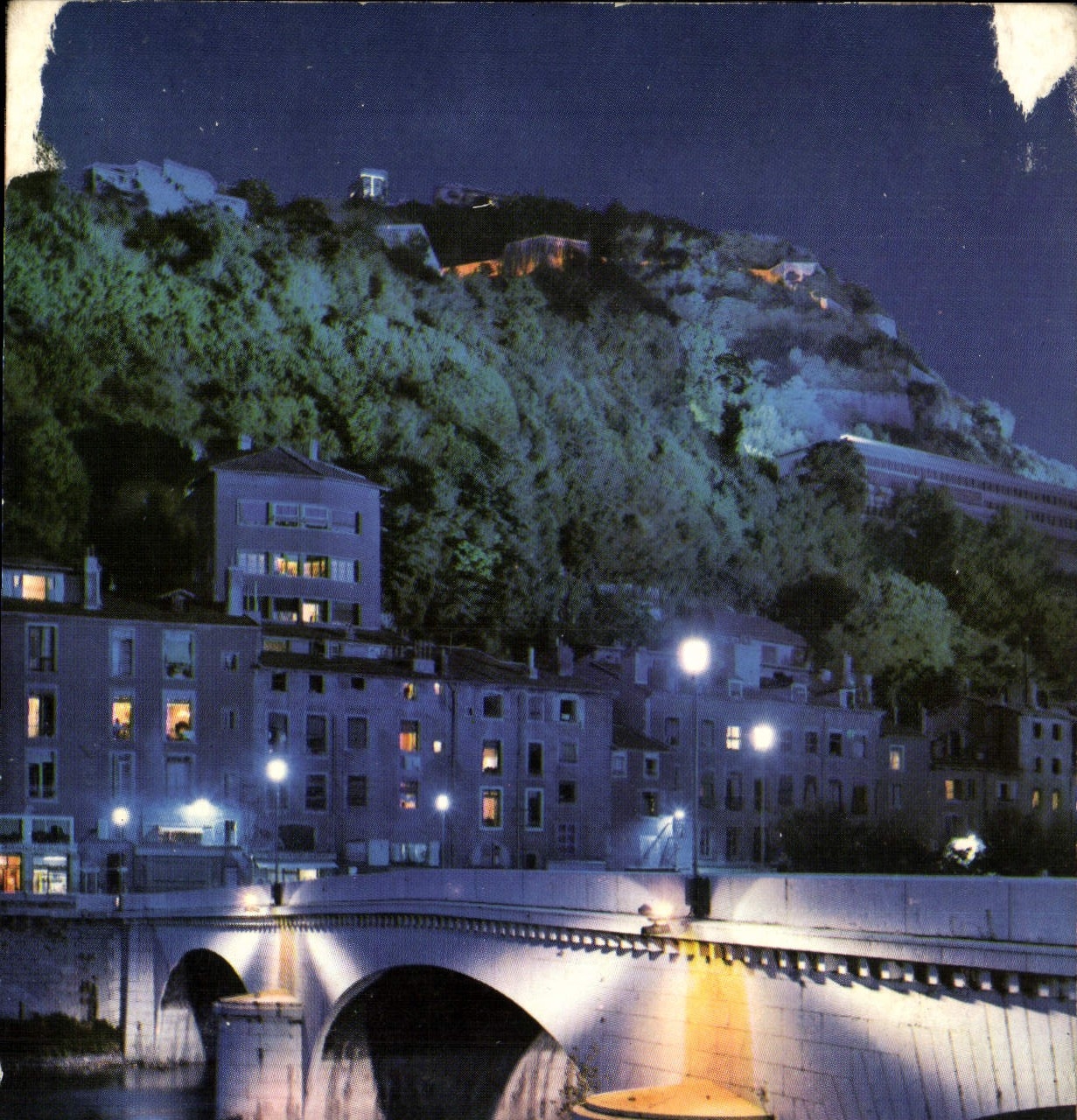 CPM Grenoble la nuit Illumination du Pont Marius Gontard et de la Bastille 