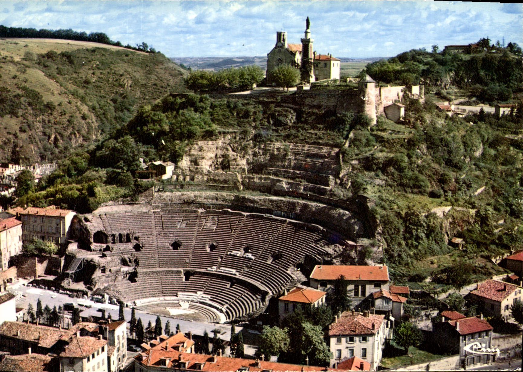 CPM Vienne isere Vue aerienne le theatre antique et N D de Pipet