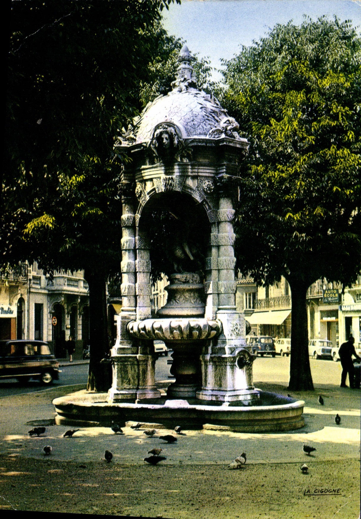 CPM Bordeaux Gironde la Fontaine de la Place Charles Gruet