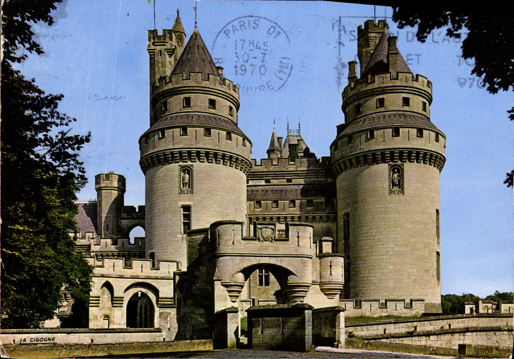 CPM Pierrefonds Oise L'Entree du Chateau