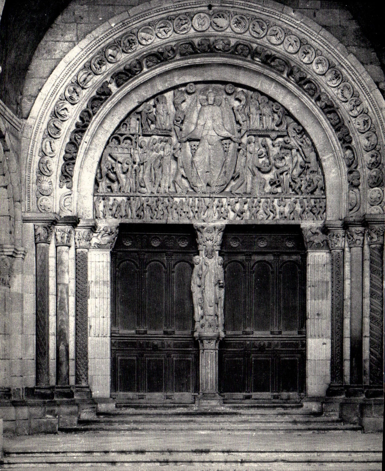 CPM Cathedrale de'Autun Portail 